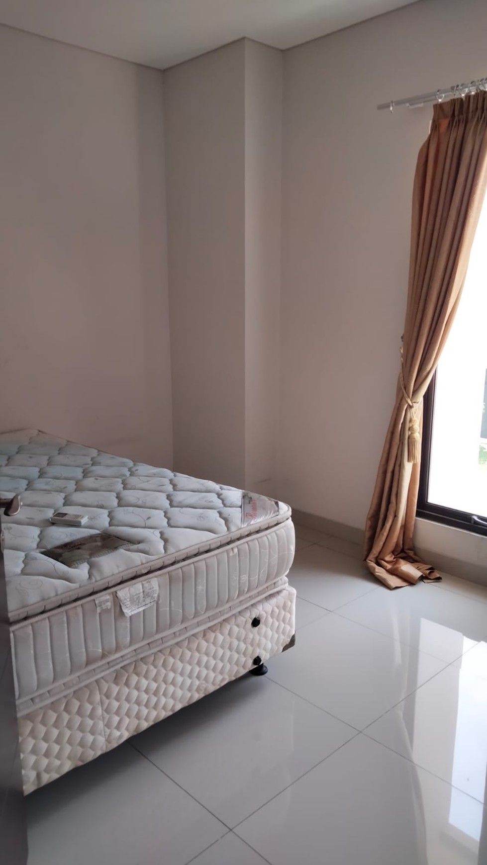 Cluster Cosmo Estate Lippo Cikarang Semi-furnished