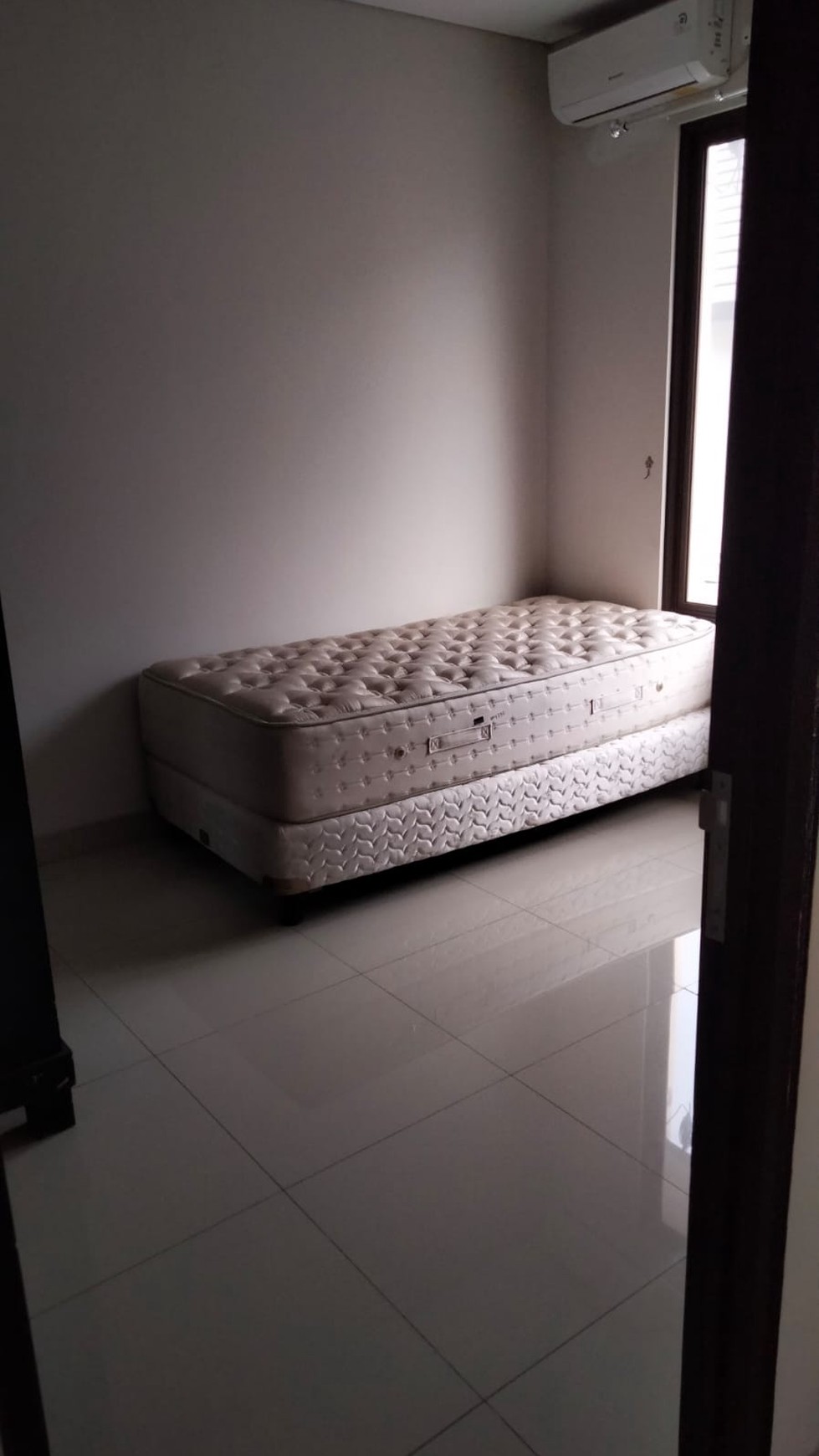 Cluster Cosmo Estate Lippo Cikarang Semi-furnished