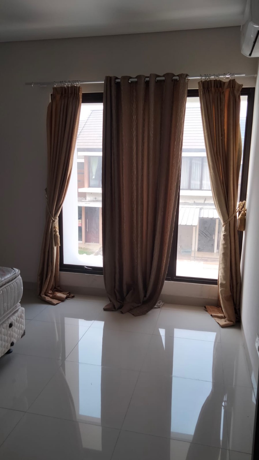 Cluster Cosmo Estate Lippo Cikarang Semi-furnished