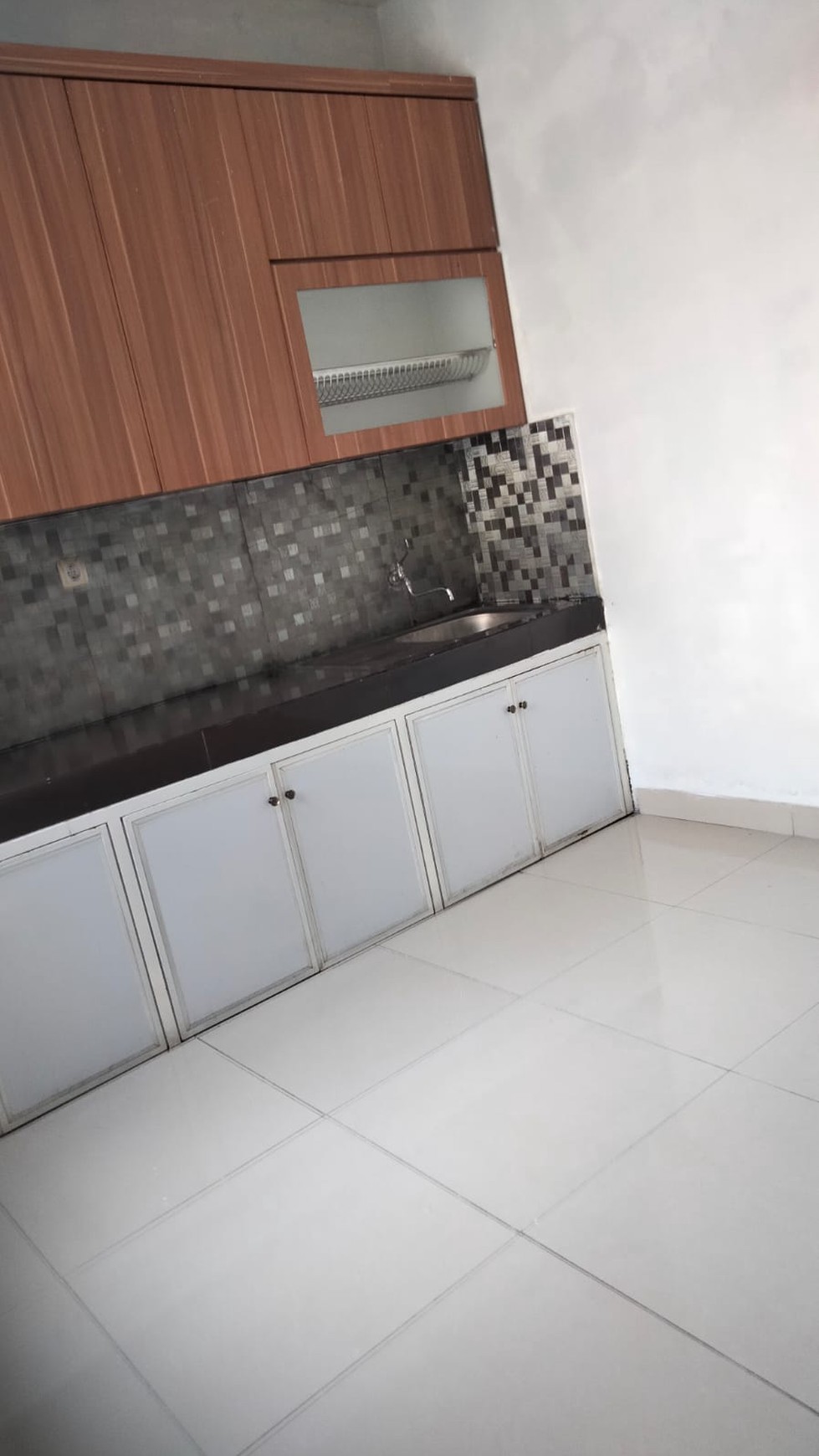 Cluster Cosmo Estate Lippo Cikarang Semi-furnished