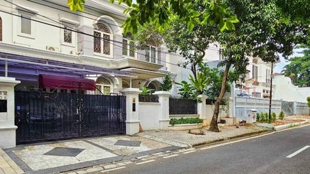 Rumah Bangunan 2 Lantai Mediterranean Style Design Di Pondok Indah, Jakarta Selatan