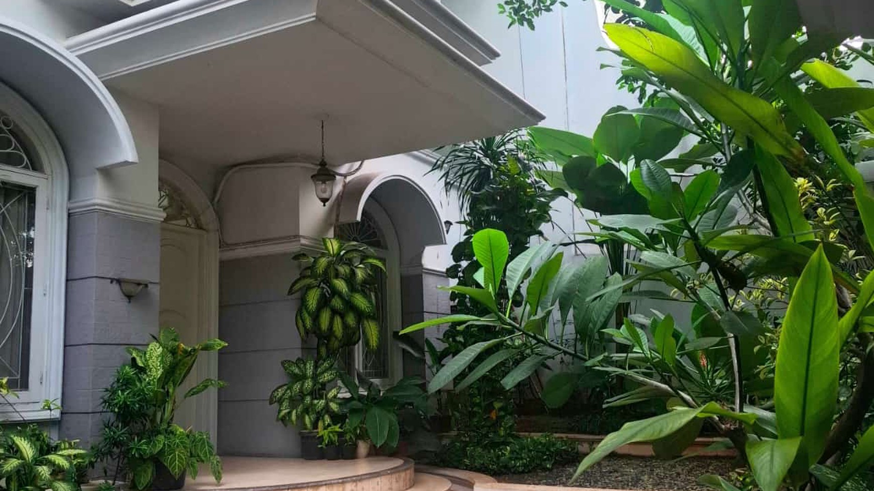 Rumah Bangunan 2 Lantai Mediterranean Style Design Di Pondok Indah, Jakarta Selatan
