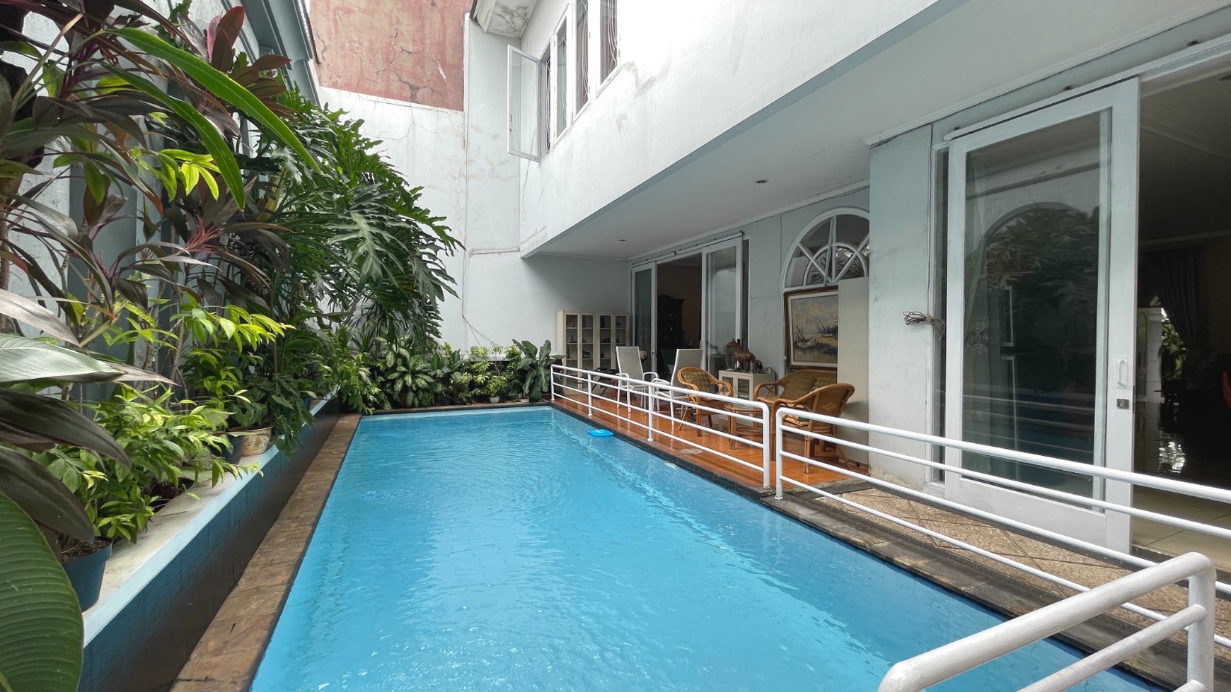 Rumah Bangunan 2 Lantai Mediterranean Style Design Di Pondok Indah, Jakarta Selatan