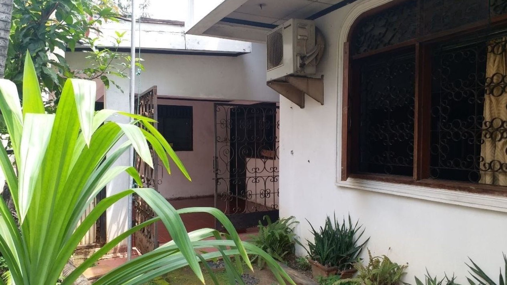 Rumah Dua Lantai Strategis Di Cawang Dan Hanya 3 Menit ke Jalam Dewi Sartika, Jakarta Timur