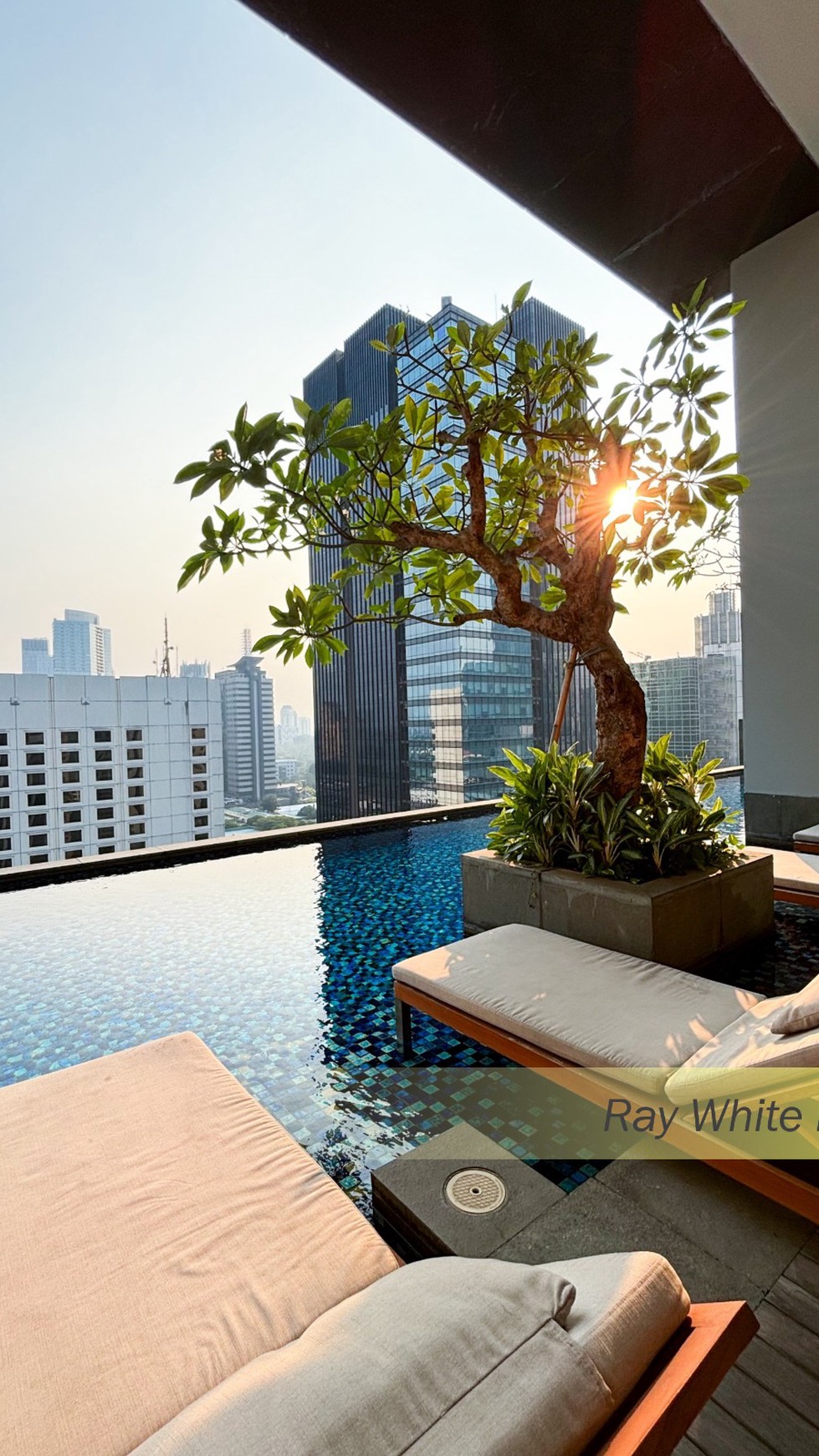 APARTEMEN THE REGENT RESIDENCE PETHOUSE 506sqm AT MANGKULUHUR CITY GATOT SUBROTO, JAKARTA SELATAN.