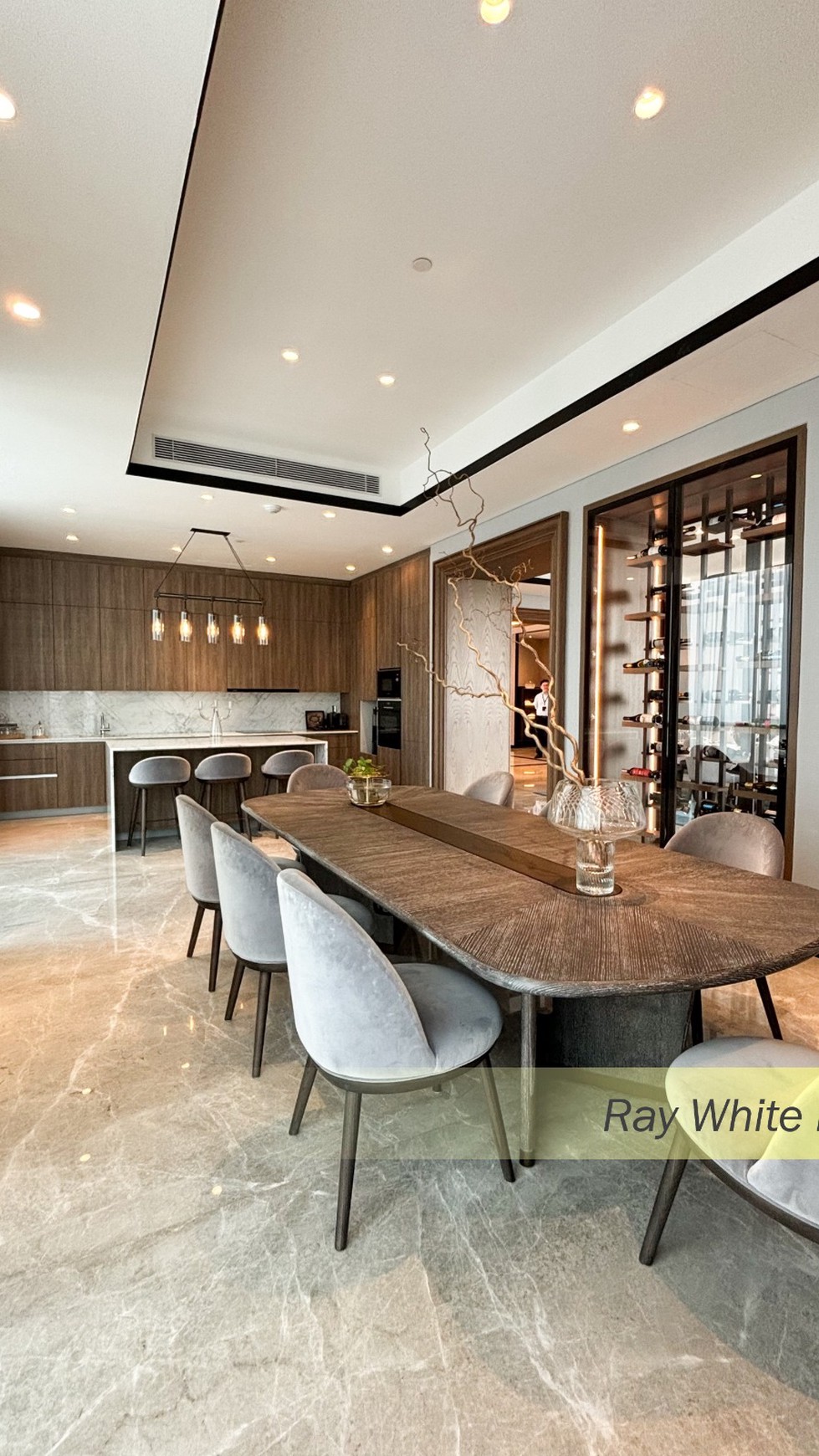 APARTEMEN THE REGENT RESIDENCE PETHOUSE 506sqm AT MANGKULUHUR CITY GATOT SUBROTO, JAKARTA SELATAN.