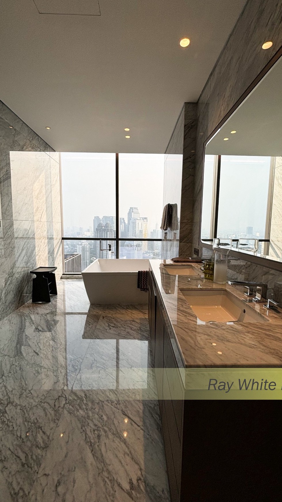 APARTEMEN THE REGENT RESIDENCE PETHOUSE 506sqm AT MANGKULUHUR CITY GATOT SUBROTO, JAKARTA SELATAN.