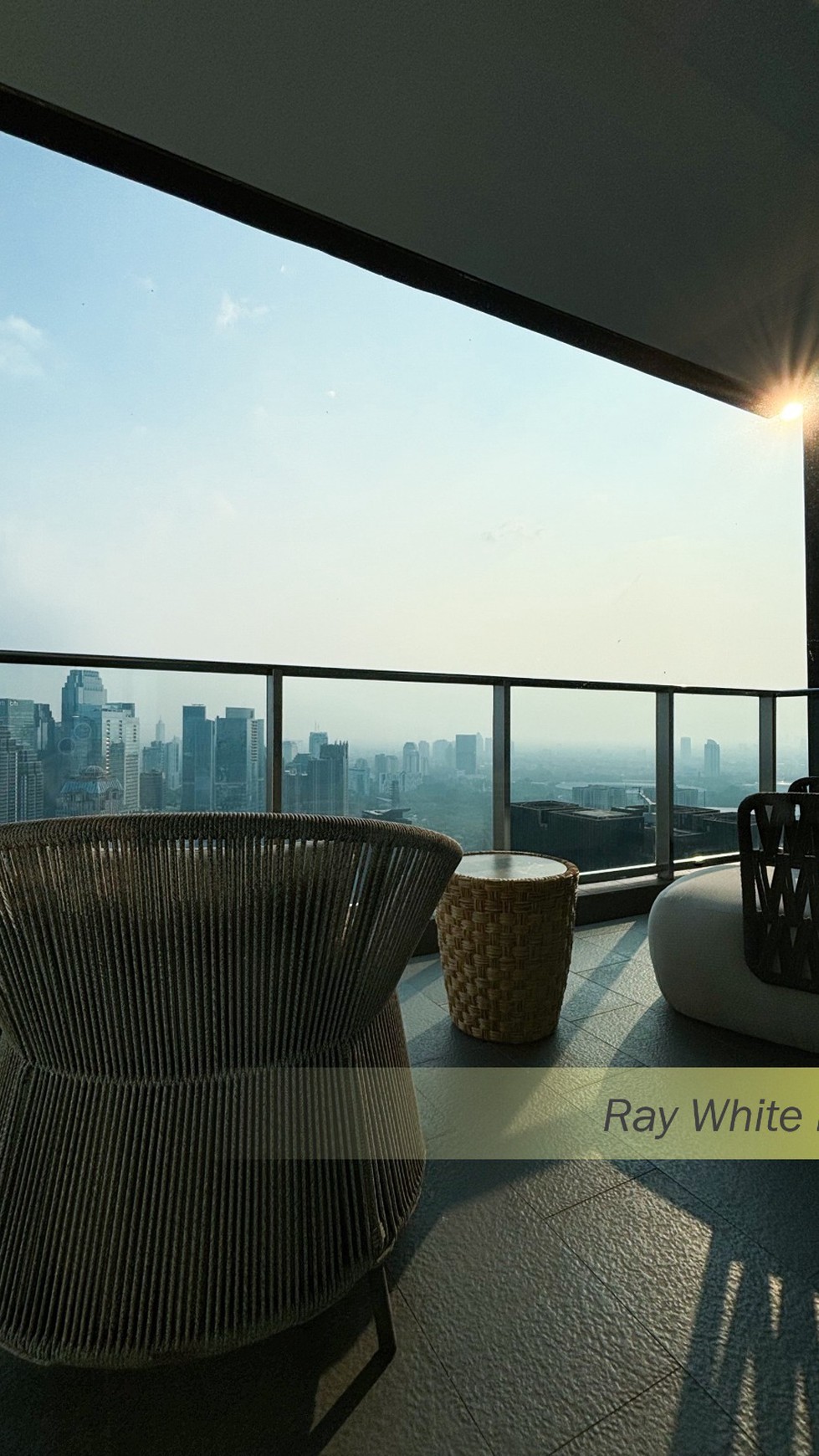APARTEMEN THE REGENT RESIDENCE PETHOUSE 506sqm AT MANGKULUHUR CITY GATOT SUBROTO, JAKARTA SELATAN.