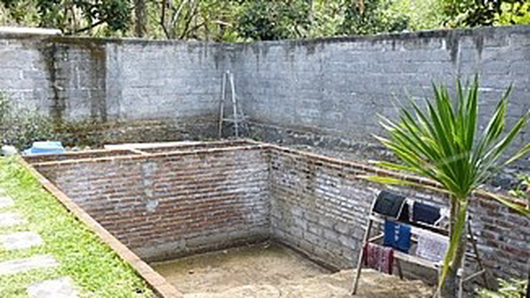 VILLA FOR SALE IN LOVINA