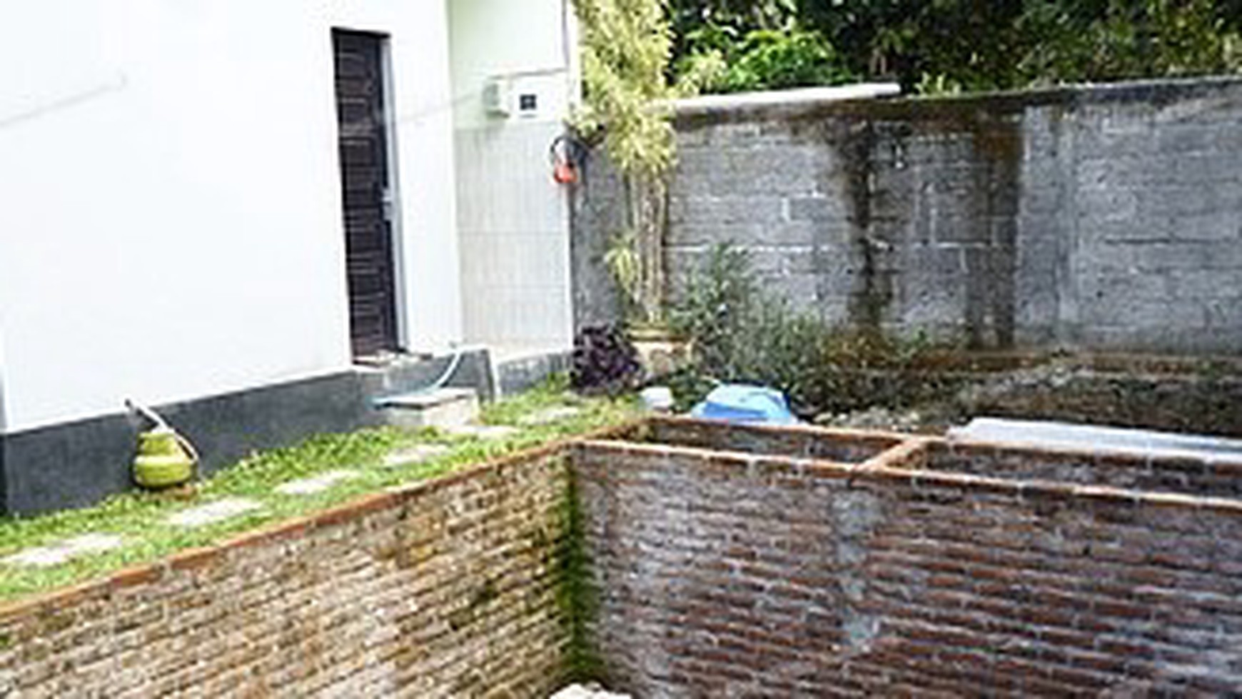 VILLA FOR SALE IN LOVINA