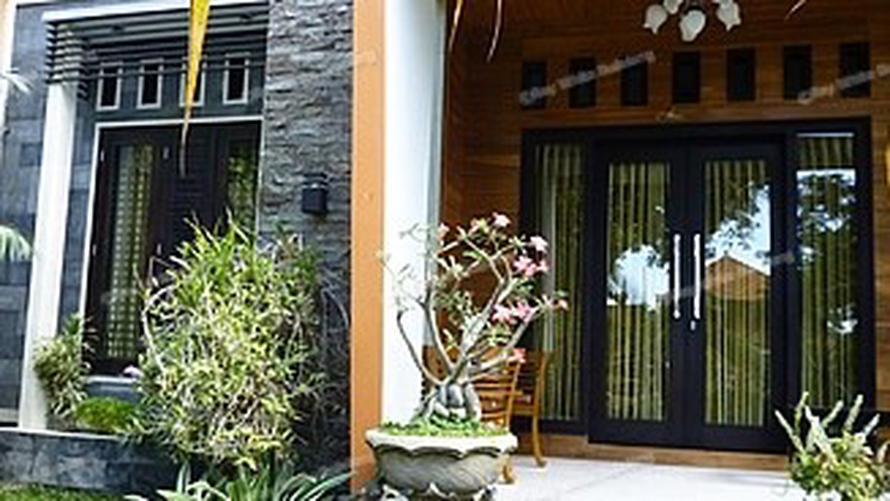 VILLA FOR SALE IN LOVINA