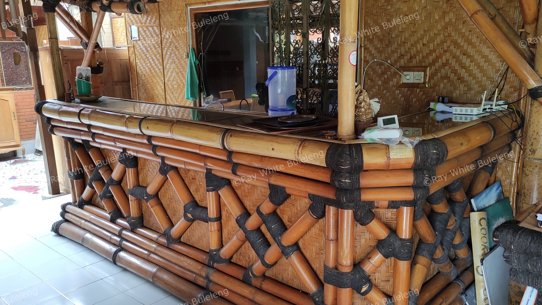 Popular Restaurant includes a house in Lovina Area