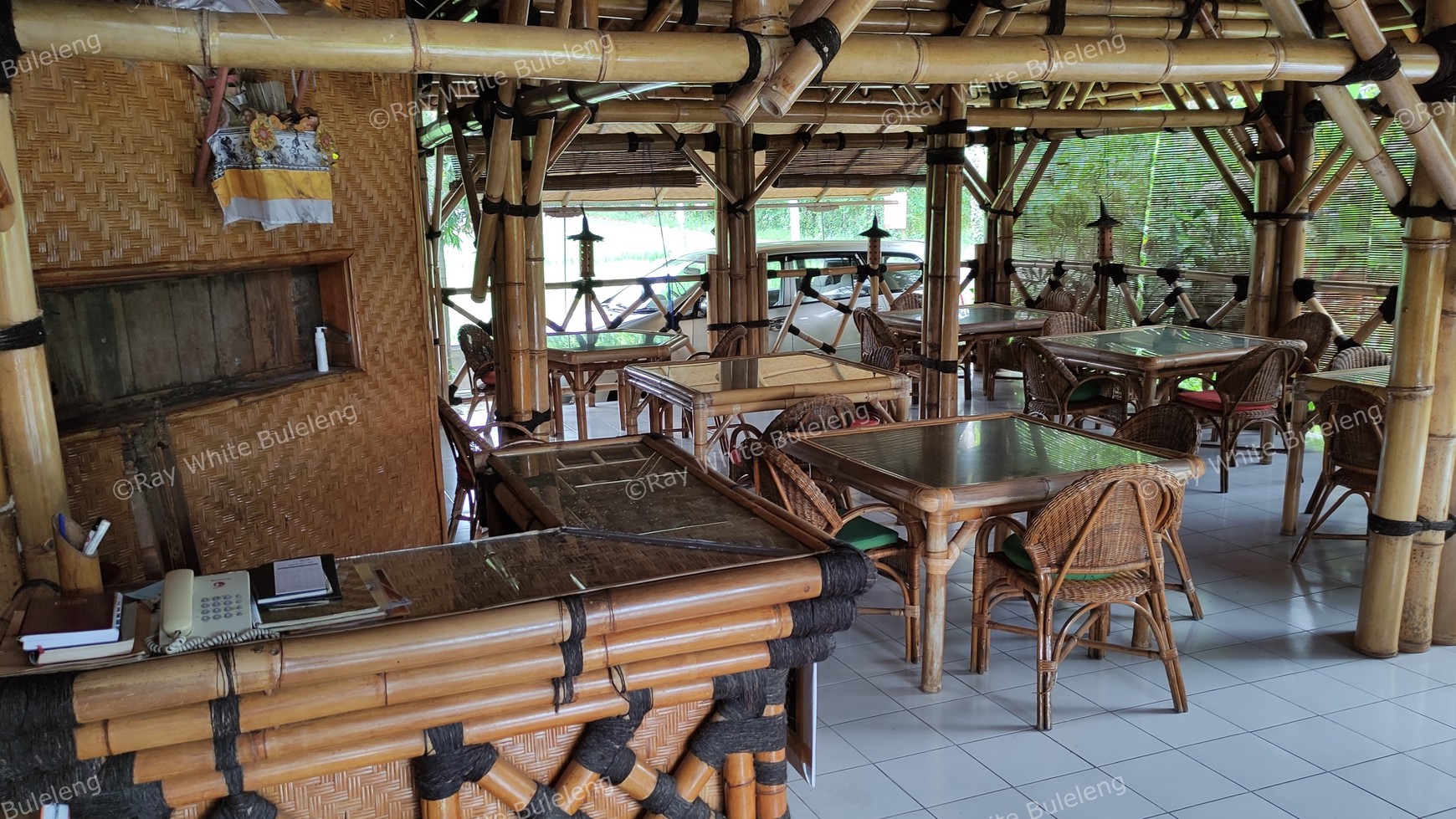Popular Restaurant includes a house in Lovina Area