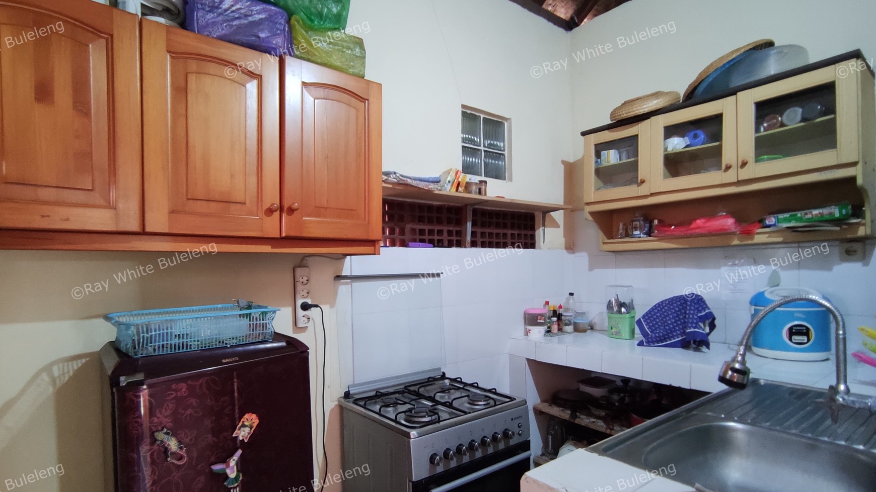 Popular Restaurant includes a house in Lovina Area