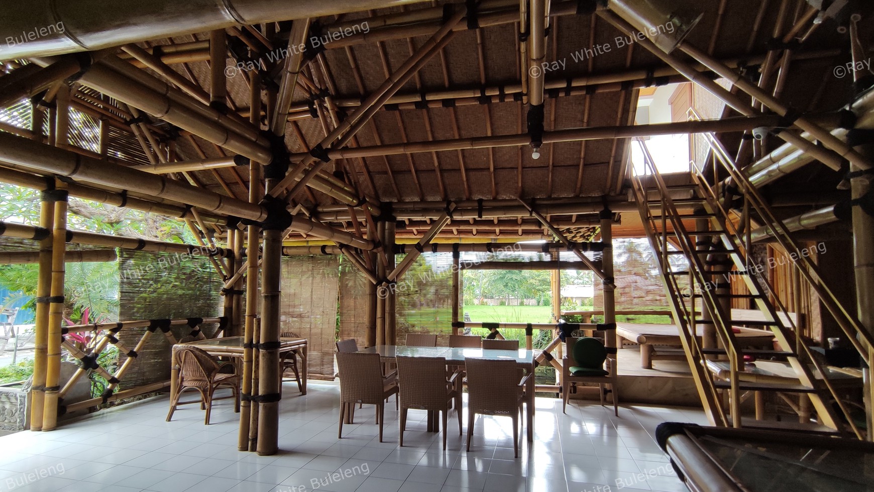 Popular Restaurant includes a house in Lovina Area