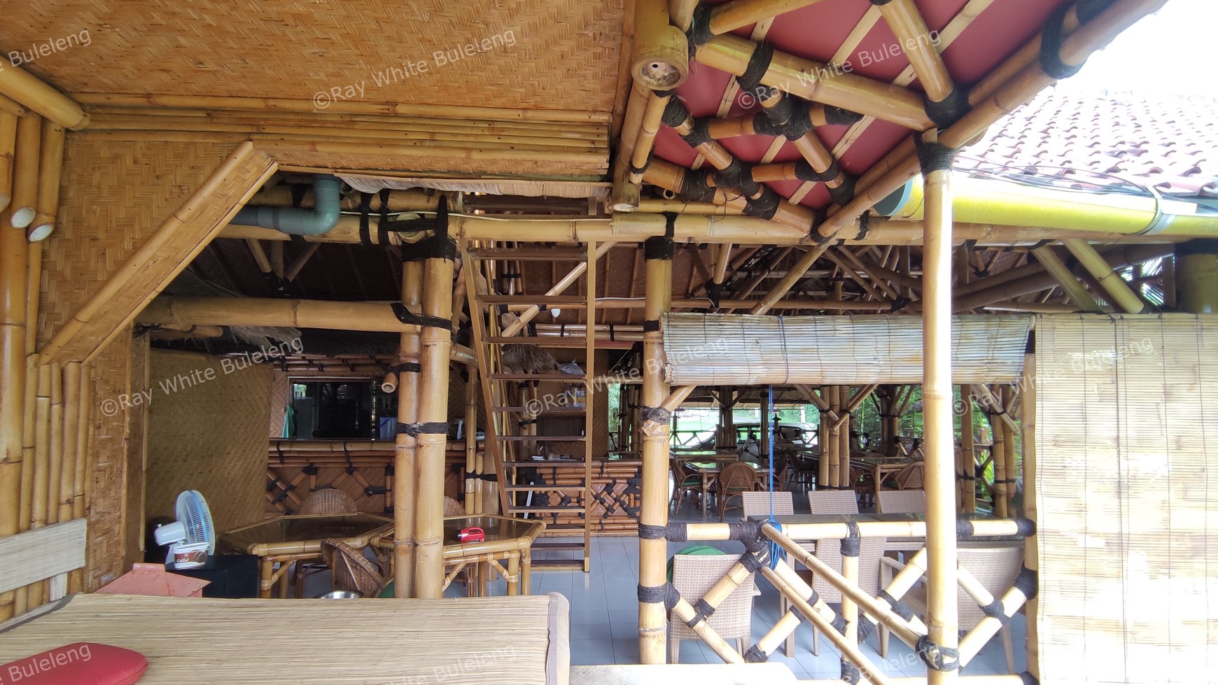 Popular Restaurant includes a house in Lovina Area