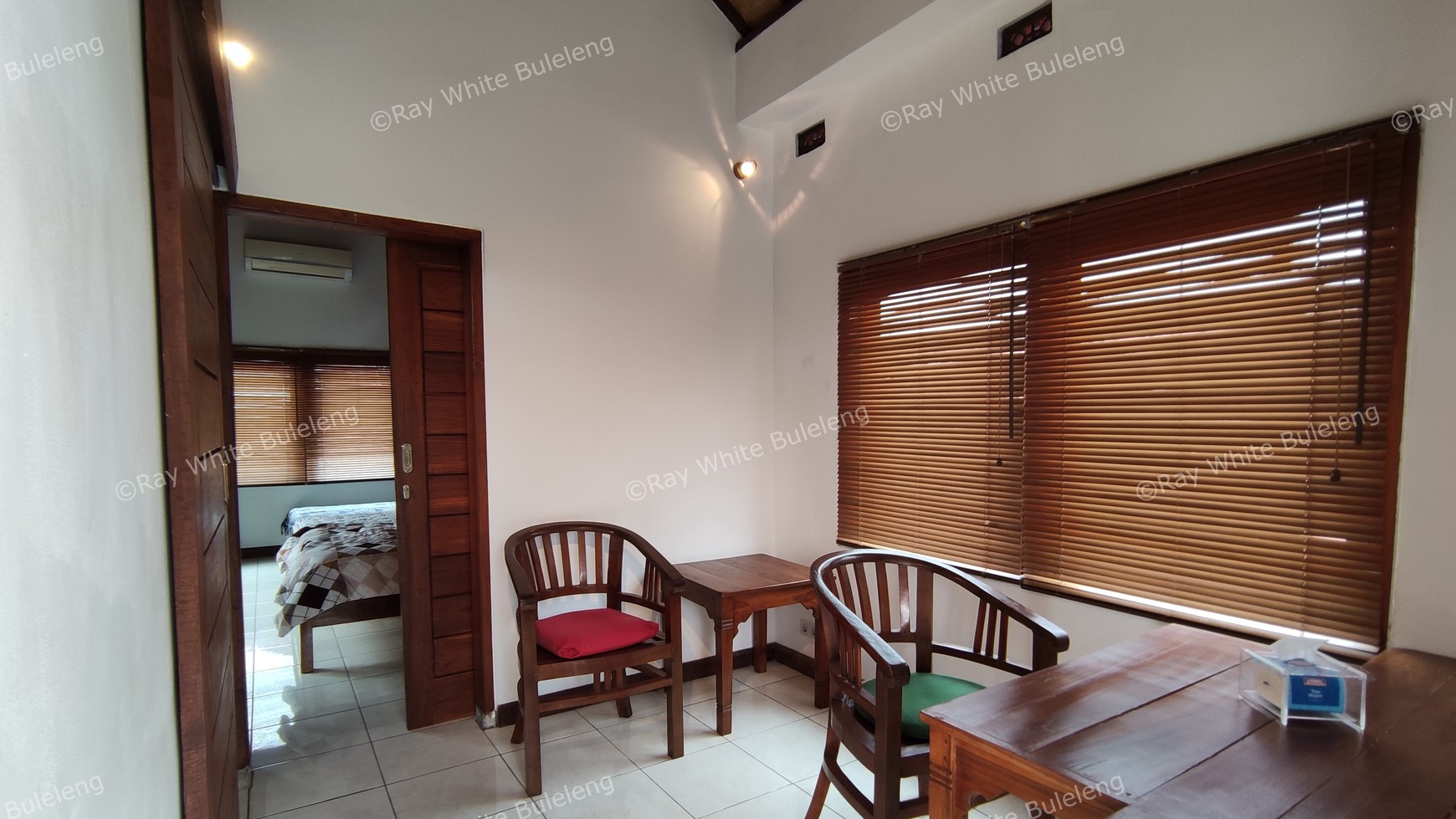 Popular Restaurant includes a house in Lovina Area
