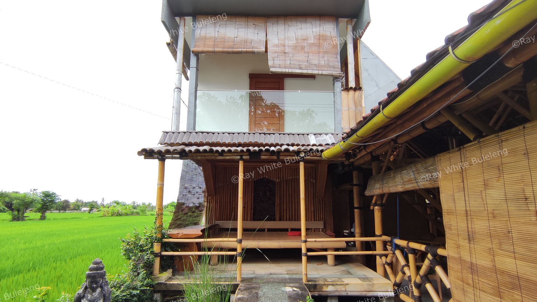 Popular Restaurant includes a house in Lovina Area