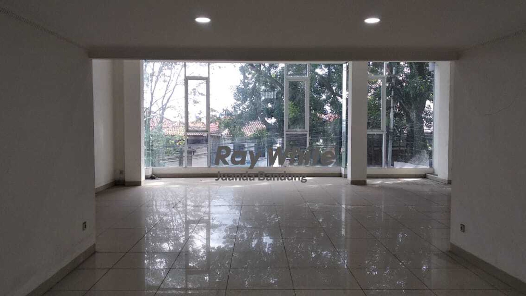 Gedung 2 lantai di Tubagus Ismail sayap Dago