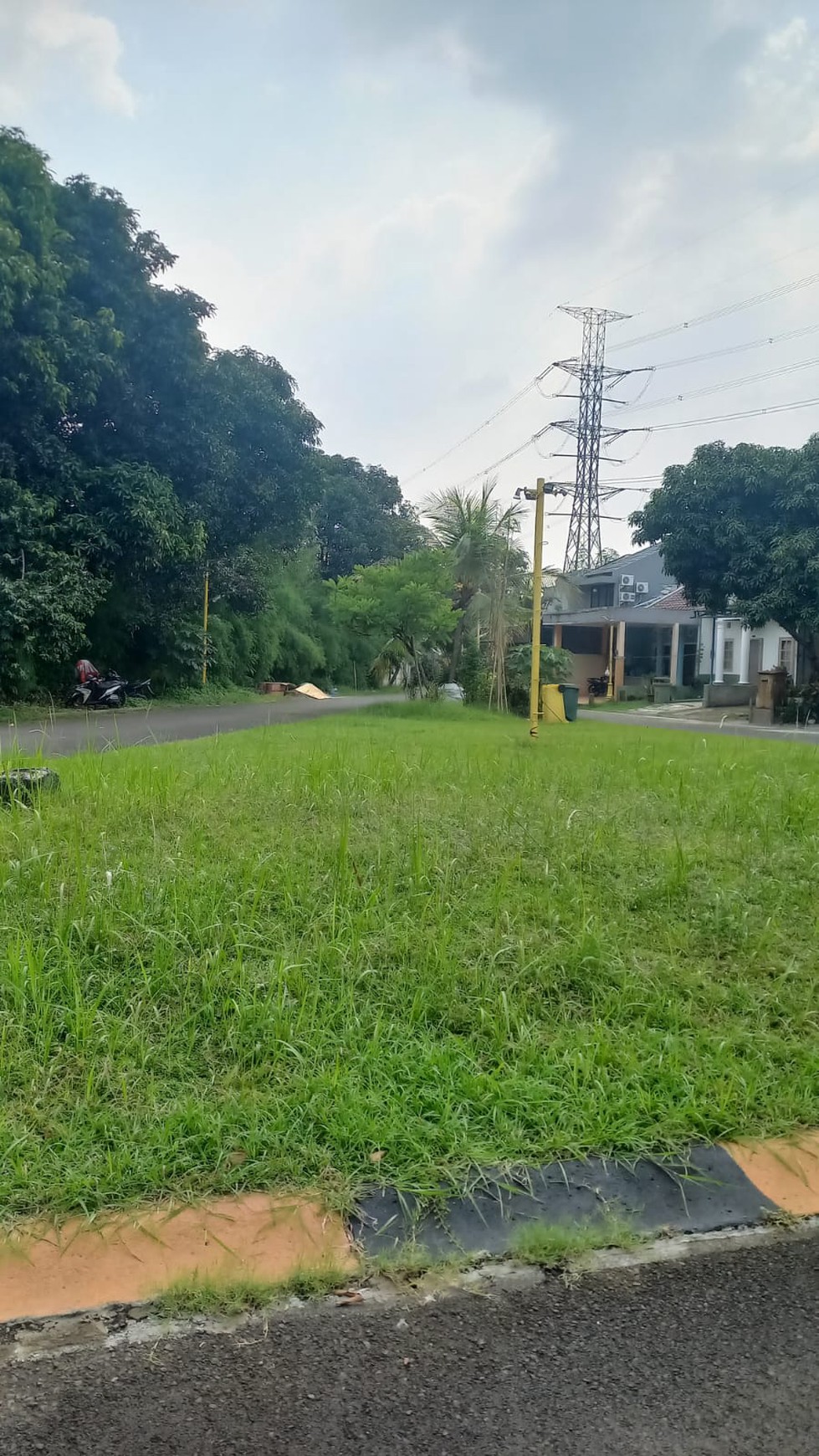 Rumah dalam Cluster di Bukit Serpong Mas, dekat Alam Sutra.  