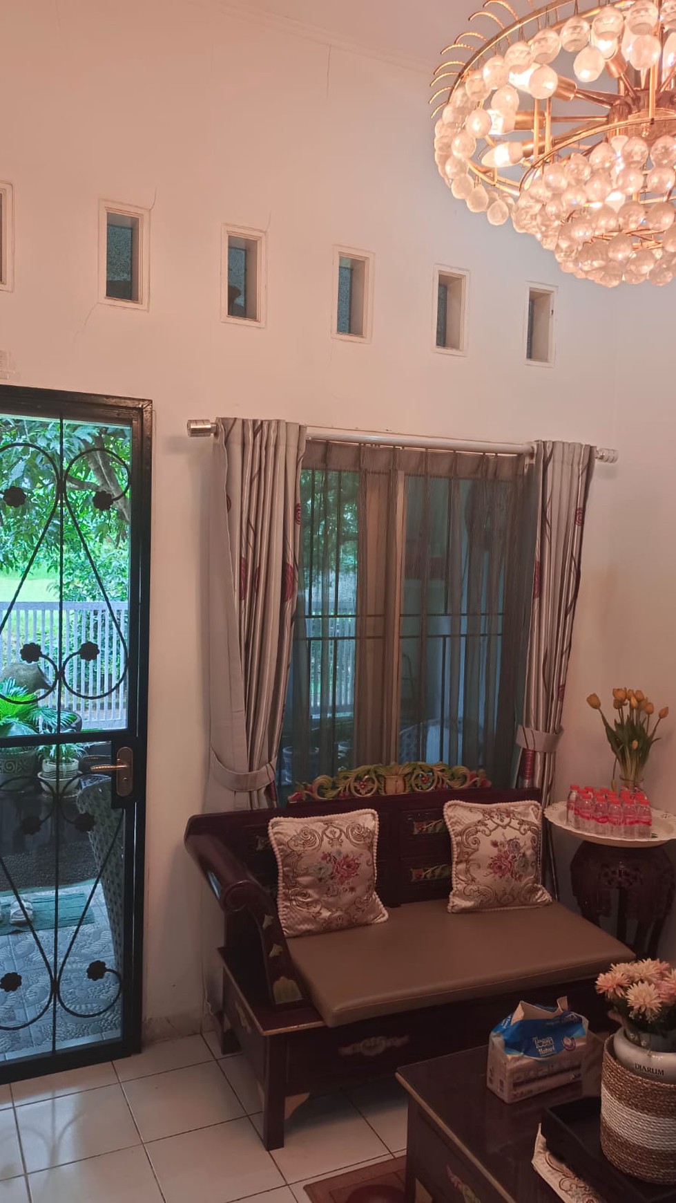 Rumah Siap Huni dengan Hunian Nyaman dan Asri di Ciputat