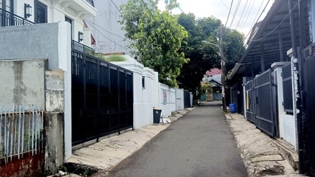 Di Jual Rumah Tua  di Jl Ciomas  Kebayoran Baru Jakarta Selatan