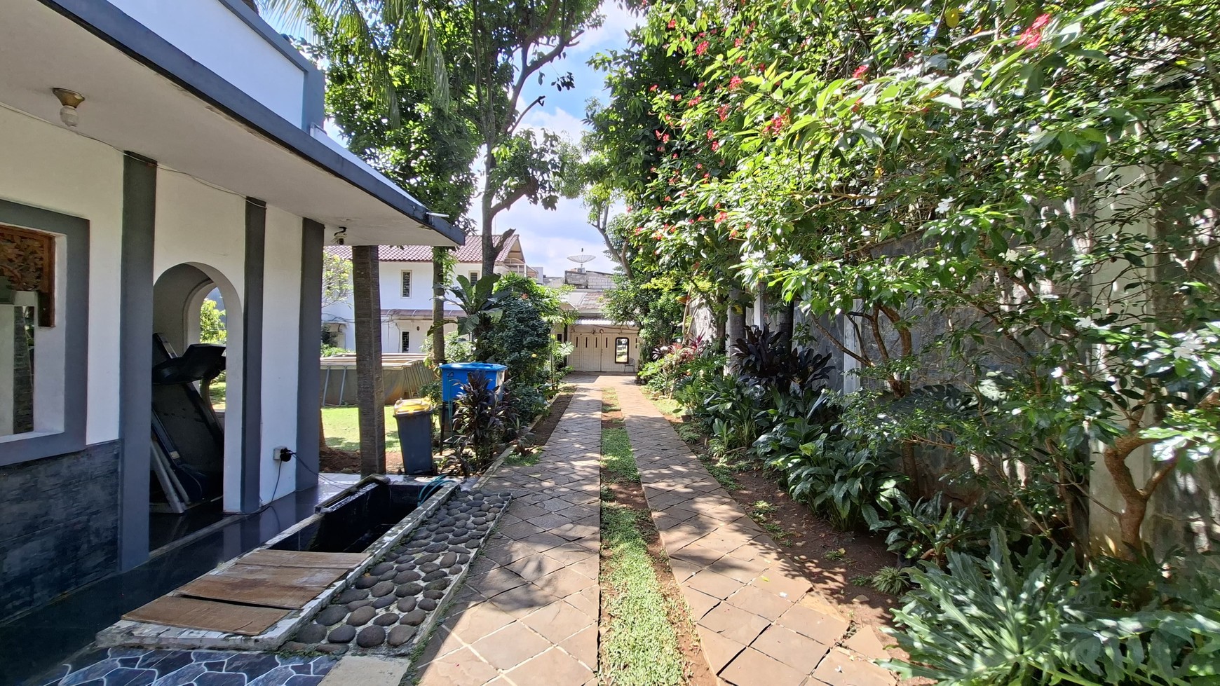 Tanah Luas Bonus 3 Rumah Siap Huni, Jl. Kahfi 1, Jagakarsa, Jakarta Selatan