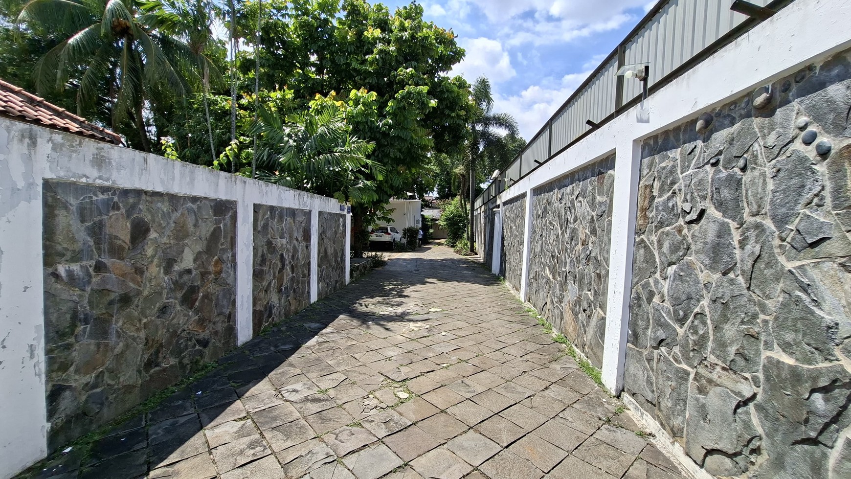 Tanah Luas Bonus 3 Rumah Siap Huni, Jl. Kahfi 1, Jagakarsa, Jakarta Selatan