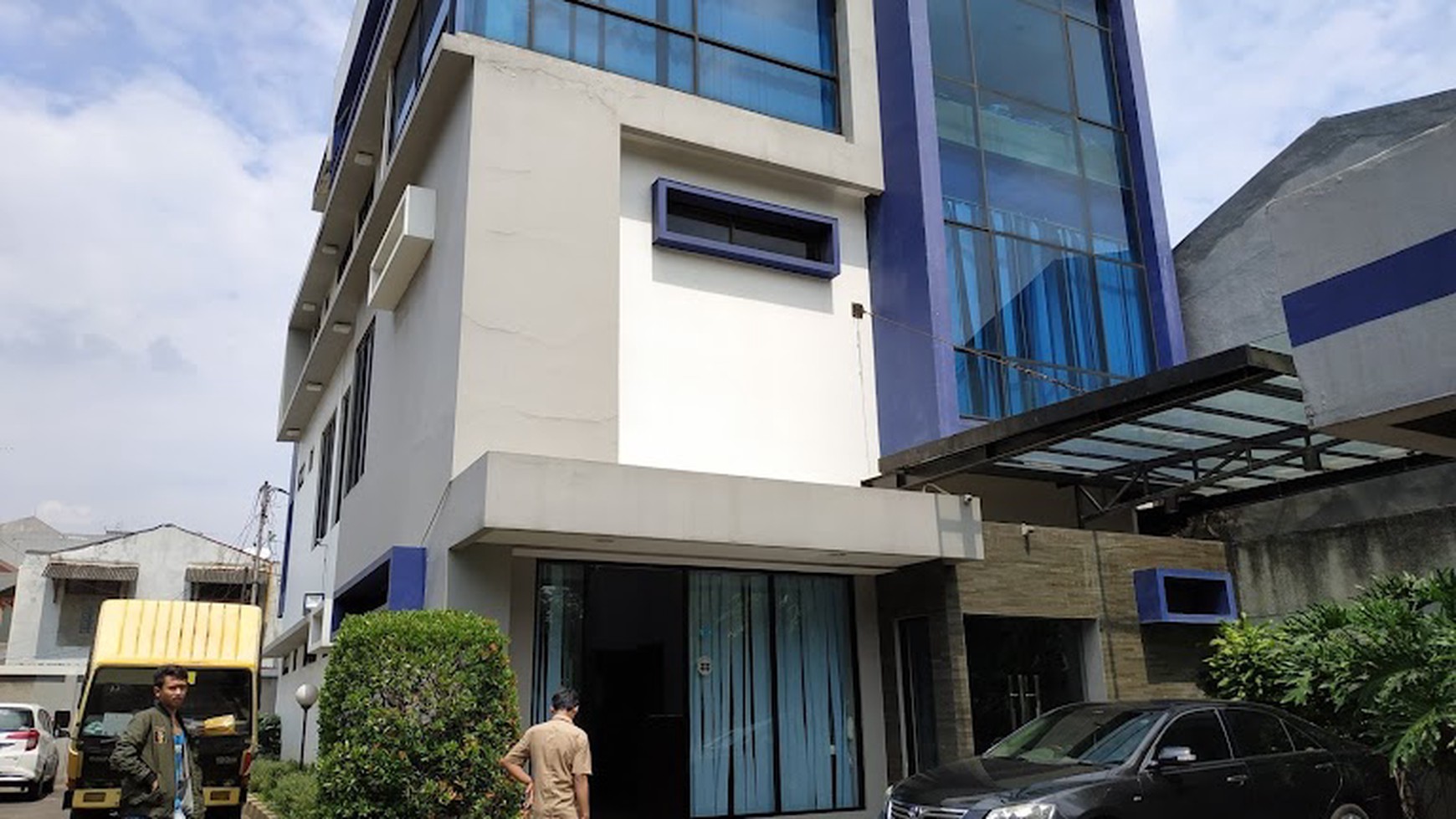 Di Jual Gedung 4 lantai lokasi di Jl. Pulo Asem Utara Pulo Gadung Jakarta Timur