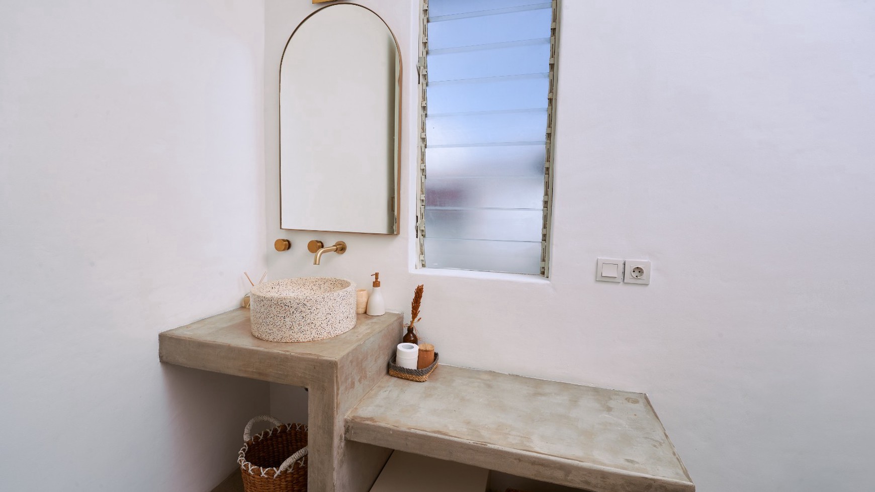 Leasehold - Stylish 3-Bedroom Villa Near L'Osteria Canggu, Bali