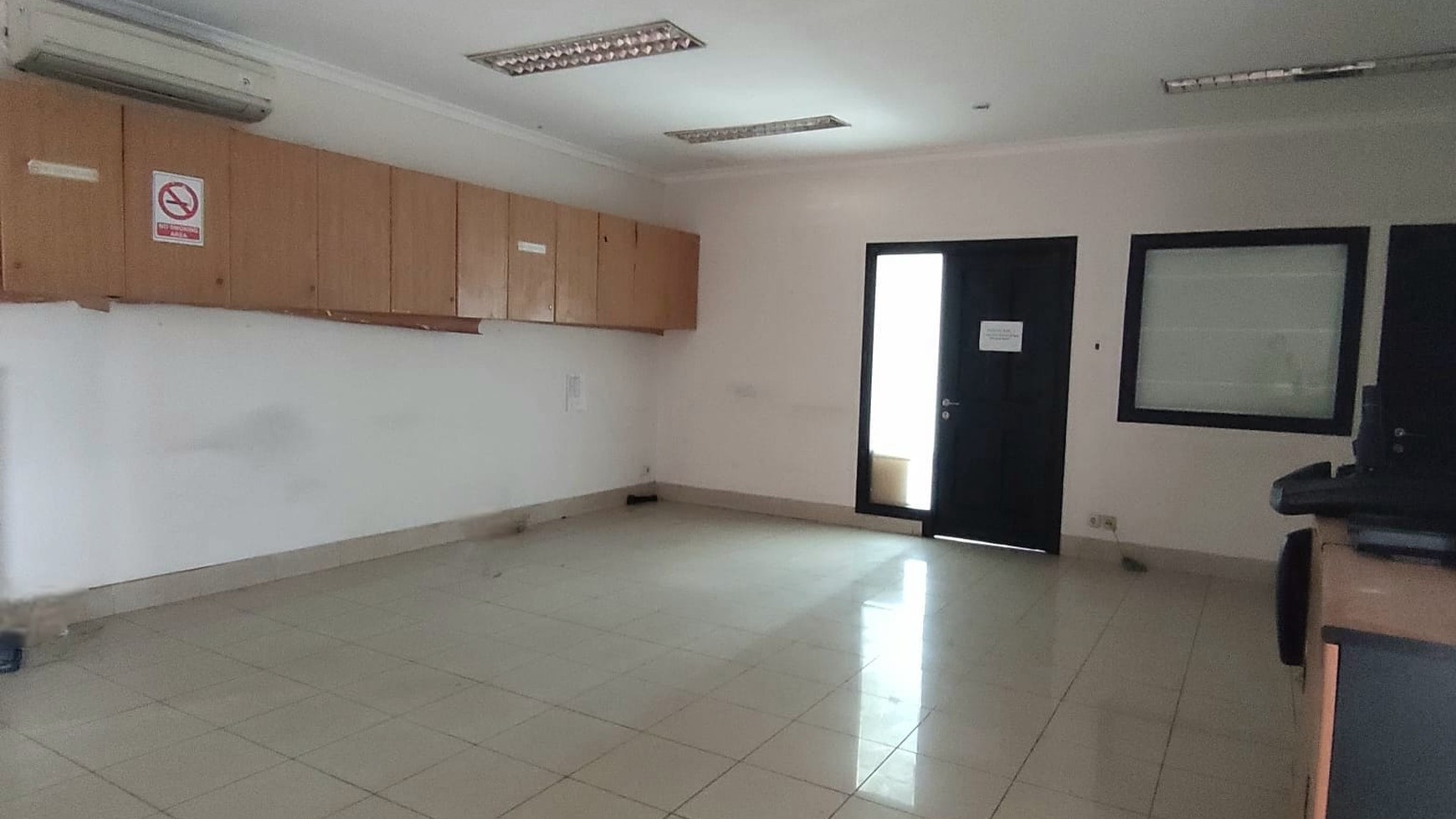 Mini building 4 lantai strategis zona komersil di jalan Guru Mugni. karet setiabudi - jakarta Selatan