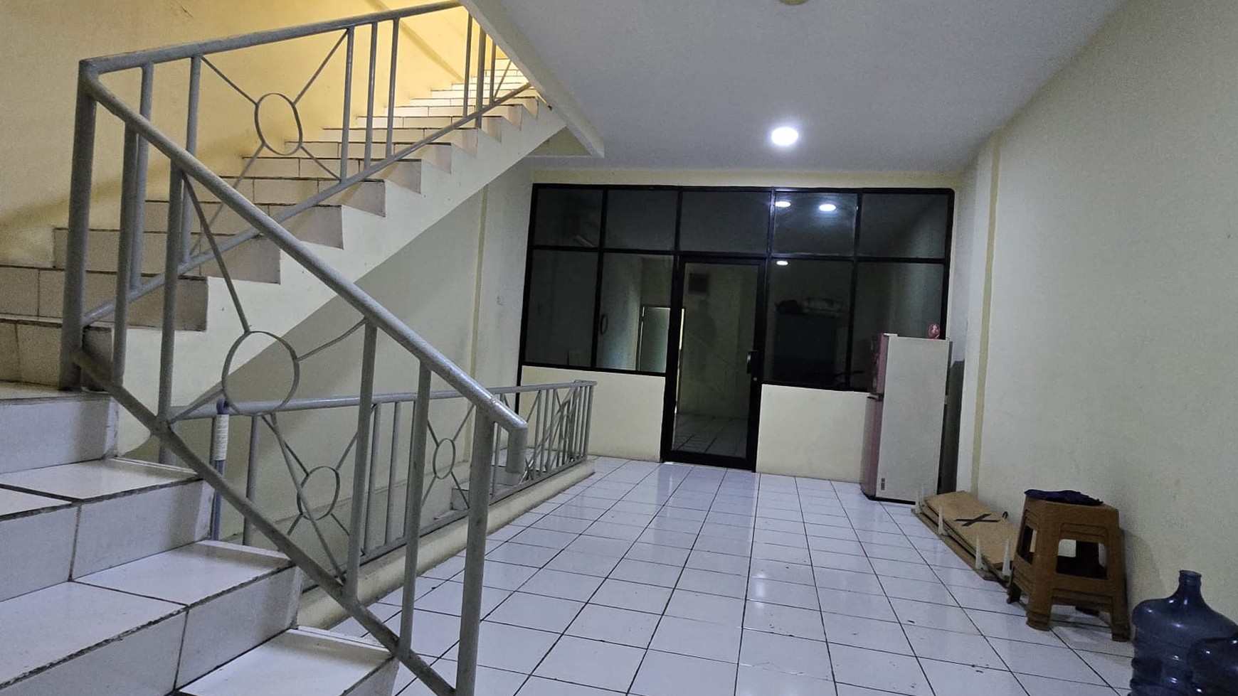 Ruko Arcadia 4 lantai bagus terawat sudah ada partisi dan 7 unit Ac, Jl. Daan mogot raya - Tanggerang.