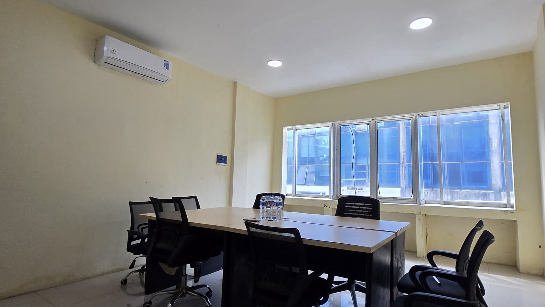Ruko Arcadia 4 lantai bagus terawat sudah ada partisi dan 7 unit Ac, Jl. Daan mogot raya - Tanggerang.