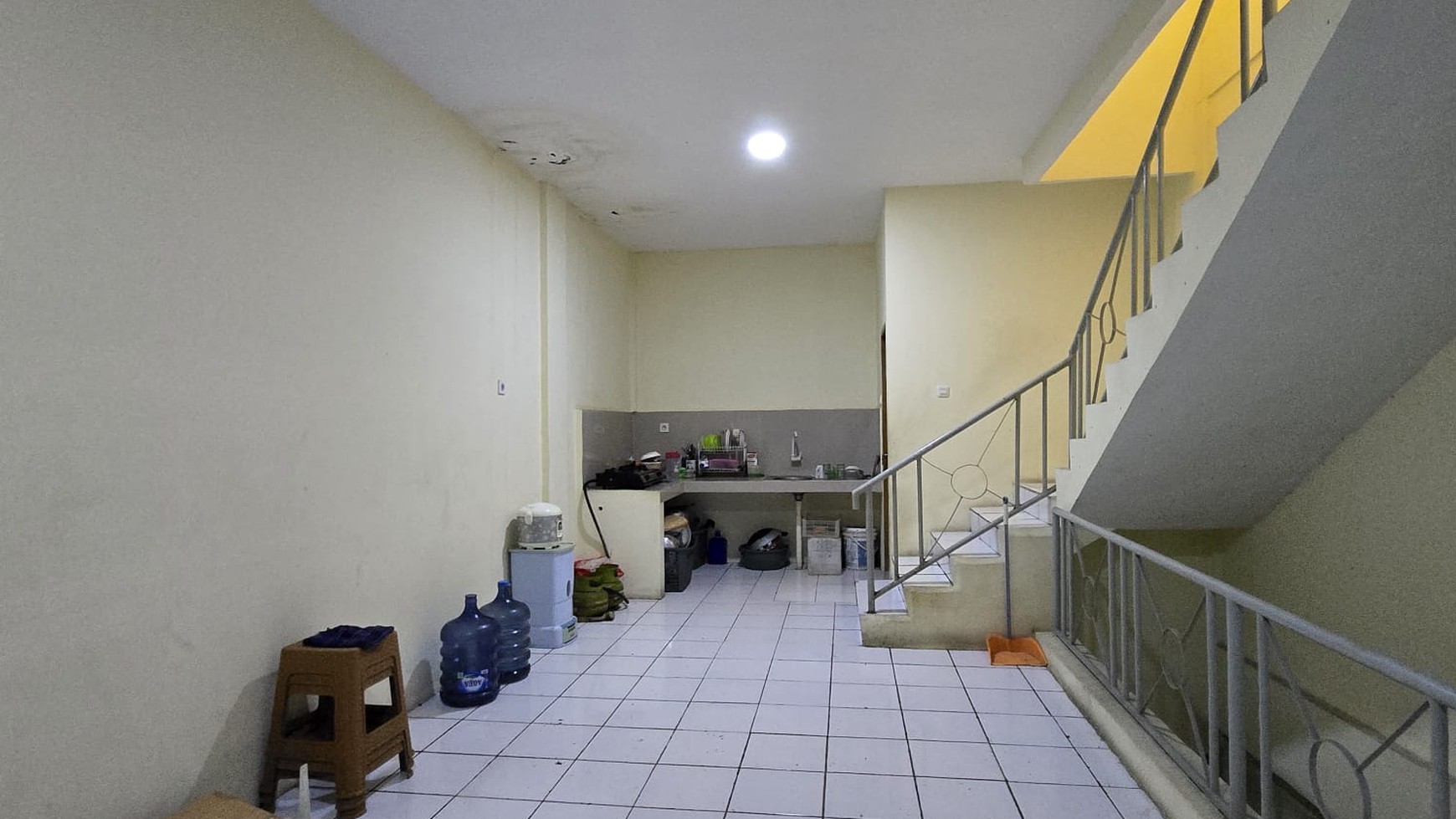 Ruko Arcadia 4 lantai bagus terawat sudah ada partisi dan 7 unit Ac, Jl. Daan mogot raya - Tanggerang.