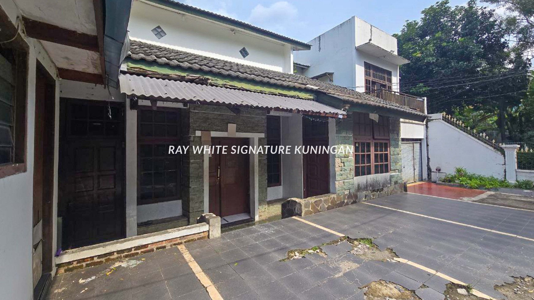 Dijual Rumah Tua 2 Lantai Di Bendungan Hilir Lokasi Bagus