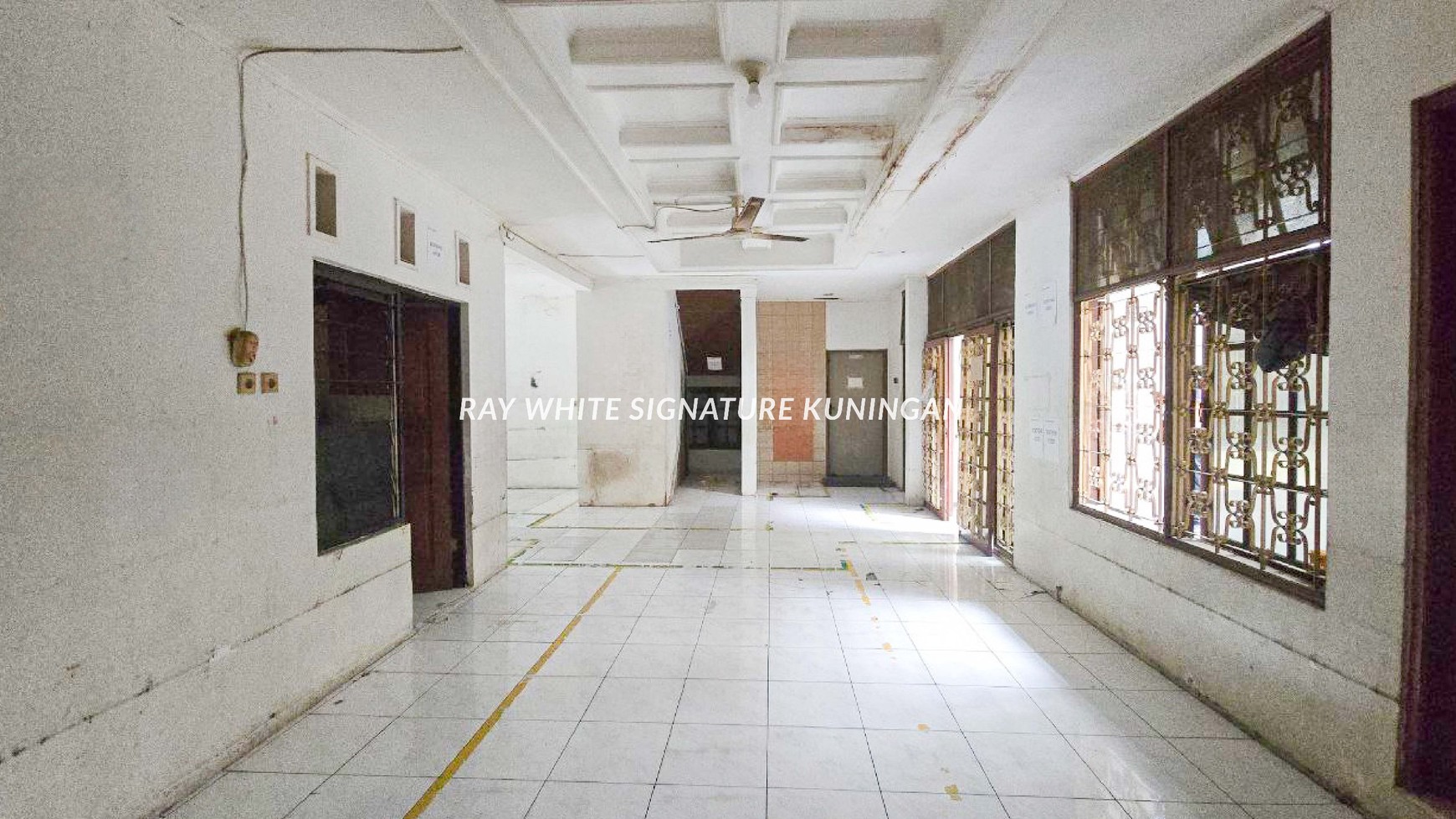 Dijual Rumah Tua 2 Lantai Di Bendungan Hilir Lokasi Bagus