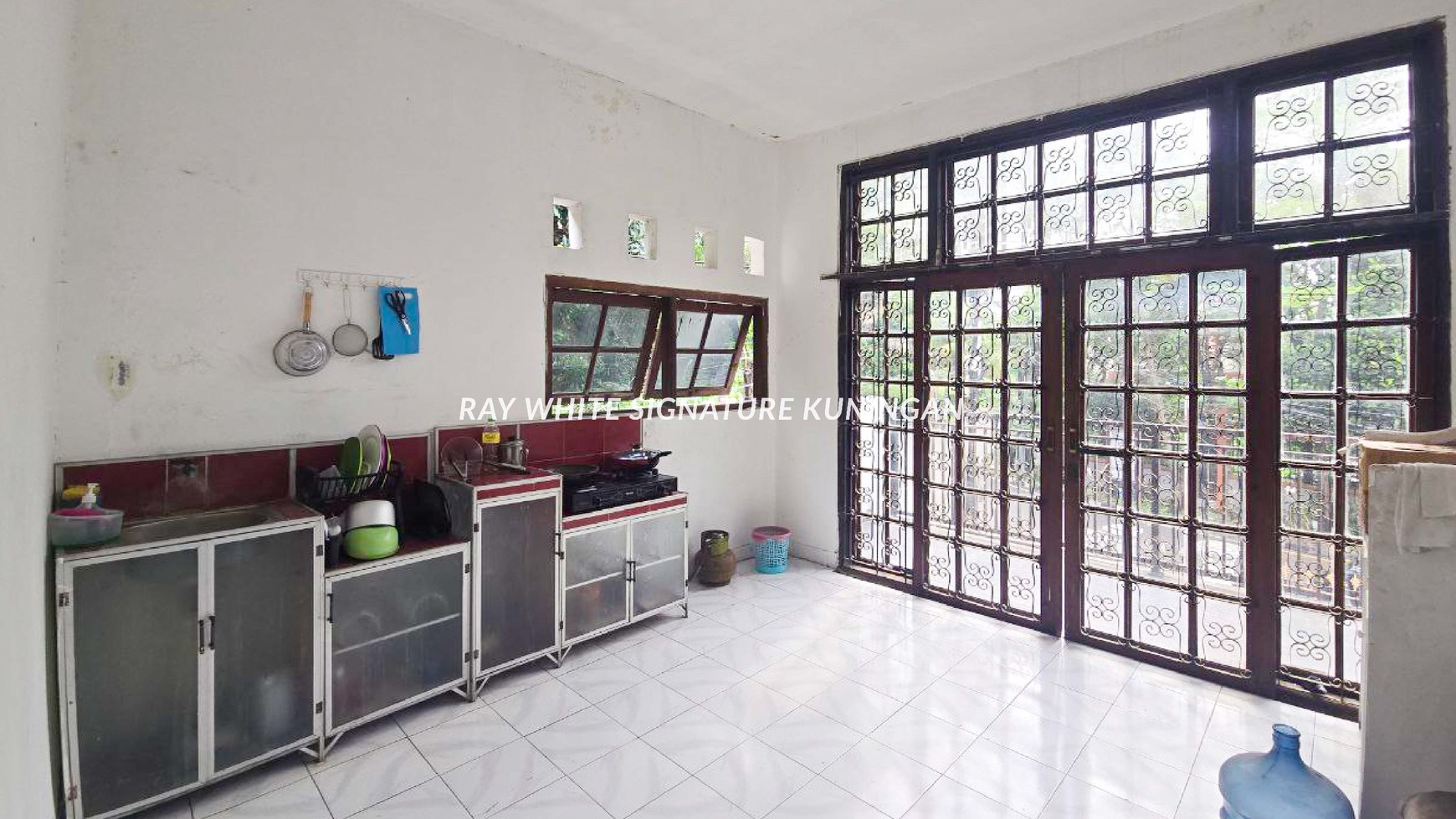 Dijual Rumah Tua 2 Lantai Di Bendungan Hilir Lokasi Bagus