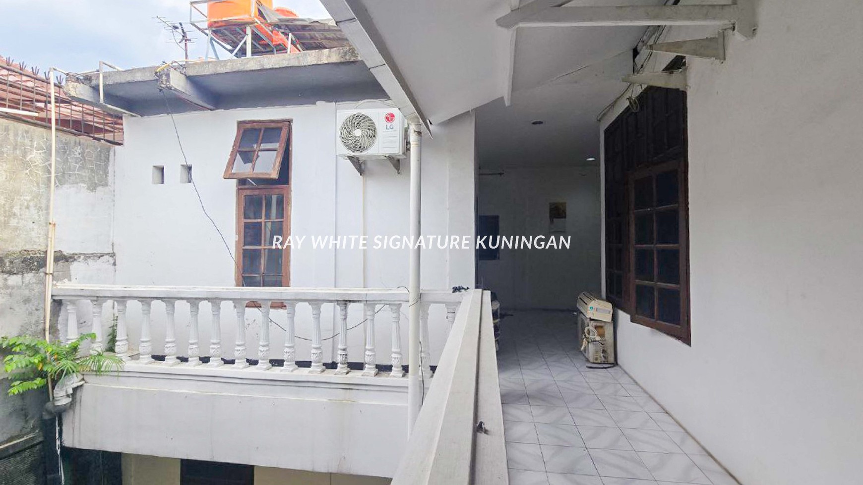 Dijual Rumah Tua 2 Lantai Di Bendungan Hilir Lokasi Bagus