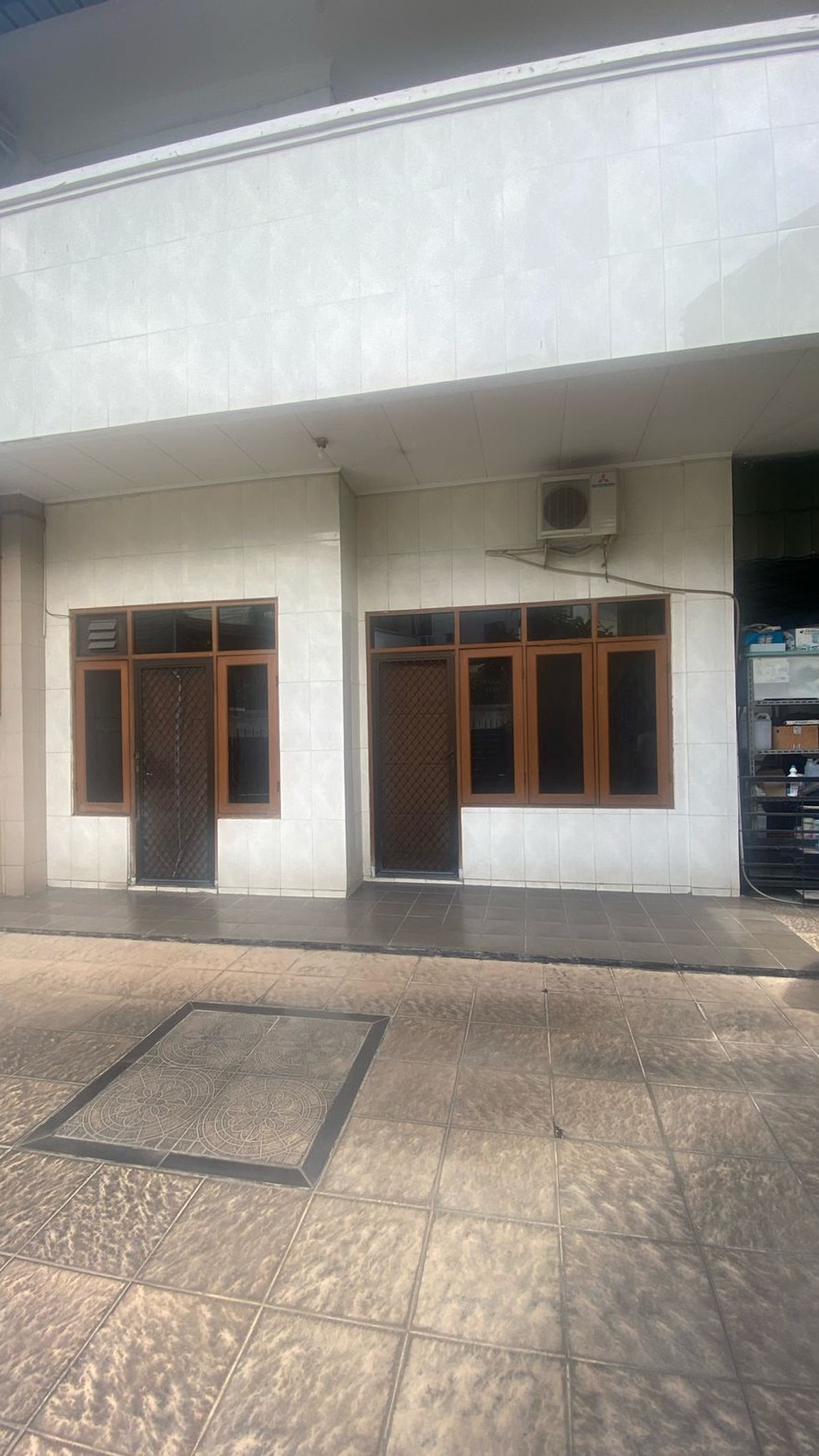 Rumah Luas 2 Lantai Siap Huni dan Cocok Untuk Kumpul Keluarga Besar.
