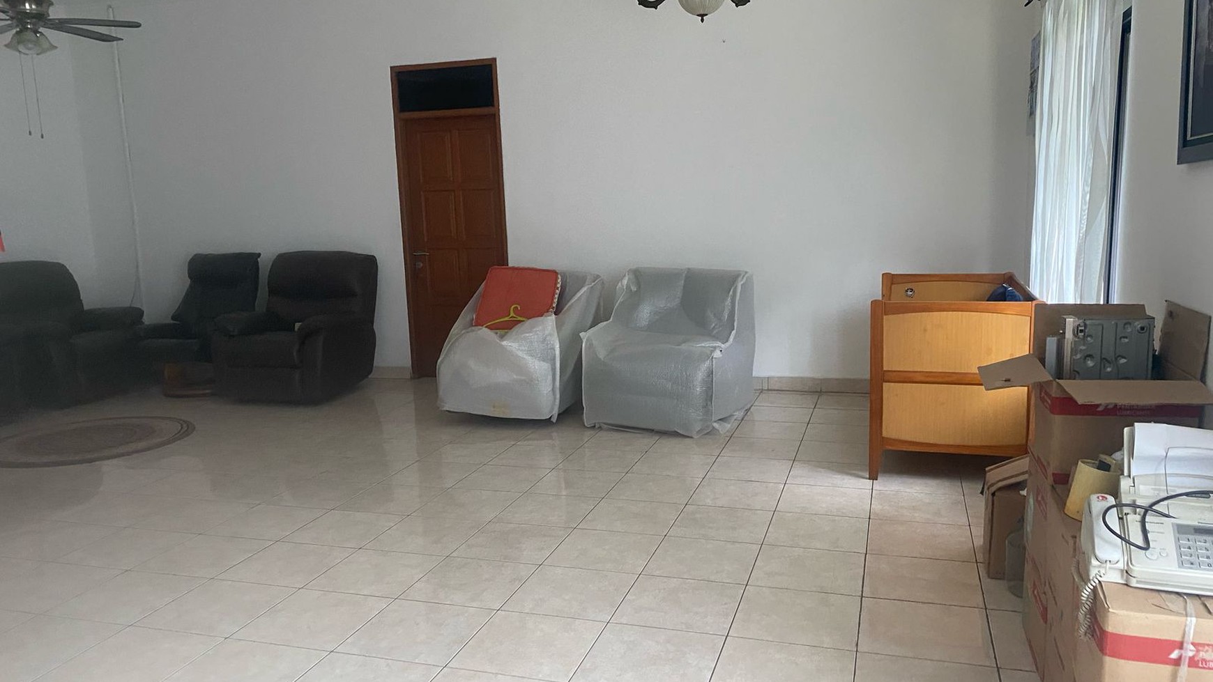 Rumah Luas 2 Lantai Siap Huni dan Cocok Untuk Kumpul Keluarga Besar.