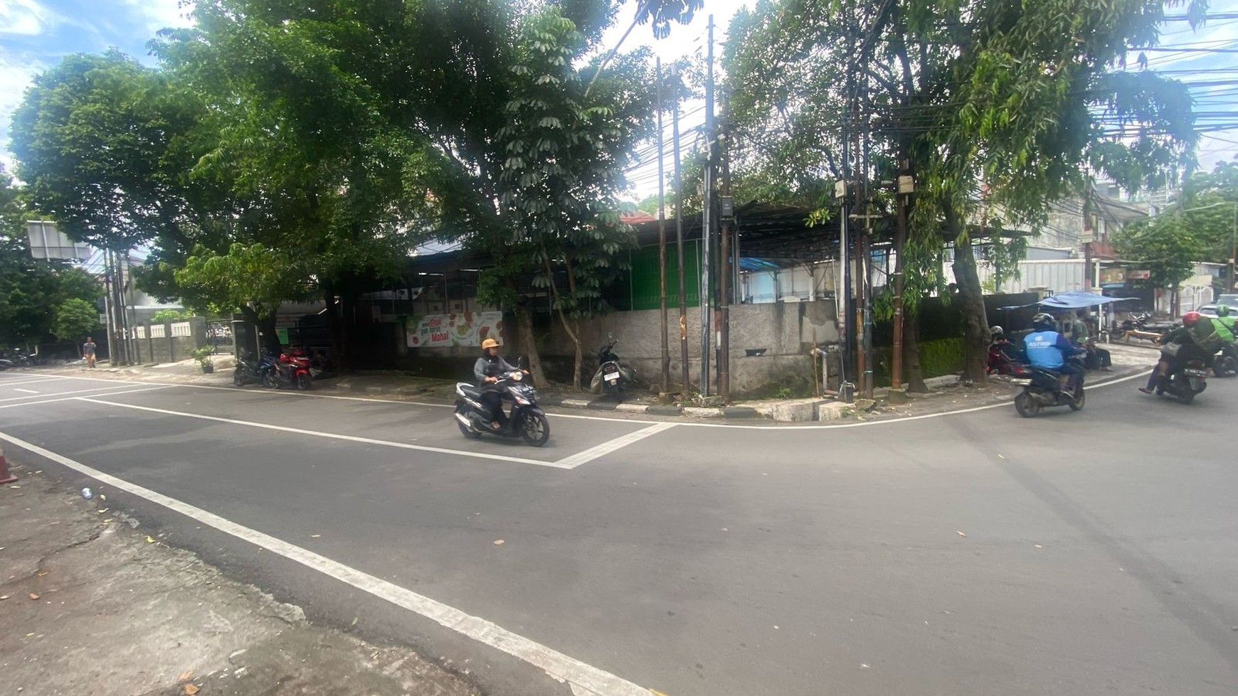 Rumah Luas 2 Lantai Siap Huni dan Cocok Untuk Kumpul Keluarga Besar.