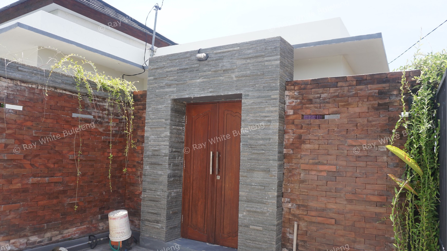 MINIMALISTIC HOUSE