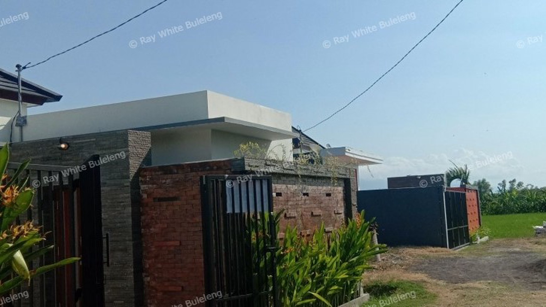 MINIMALISTIC HOUSE