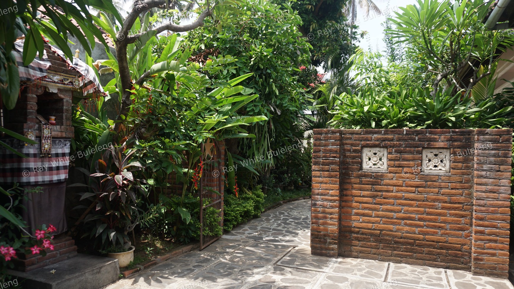 VILLA FOR SALE