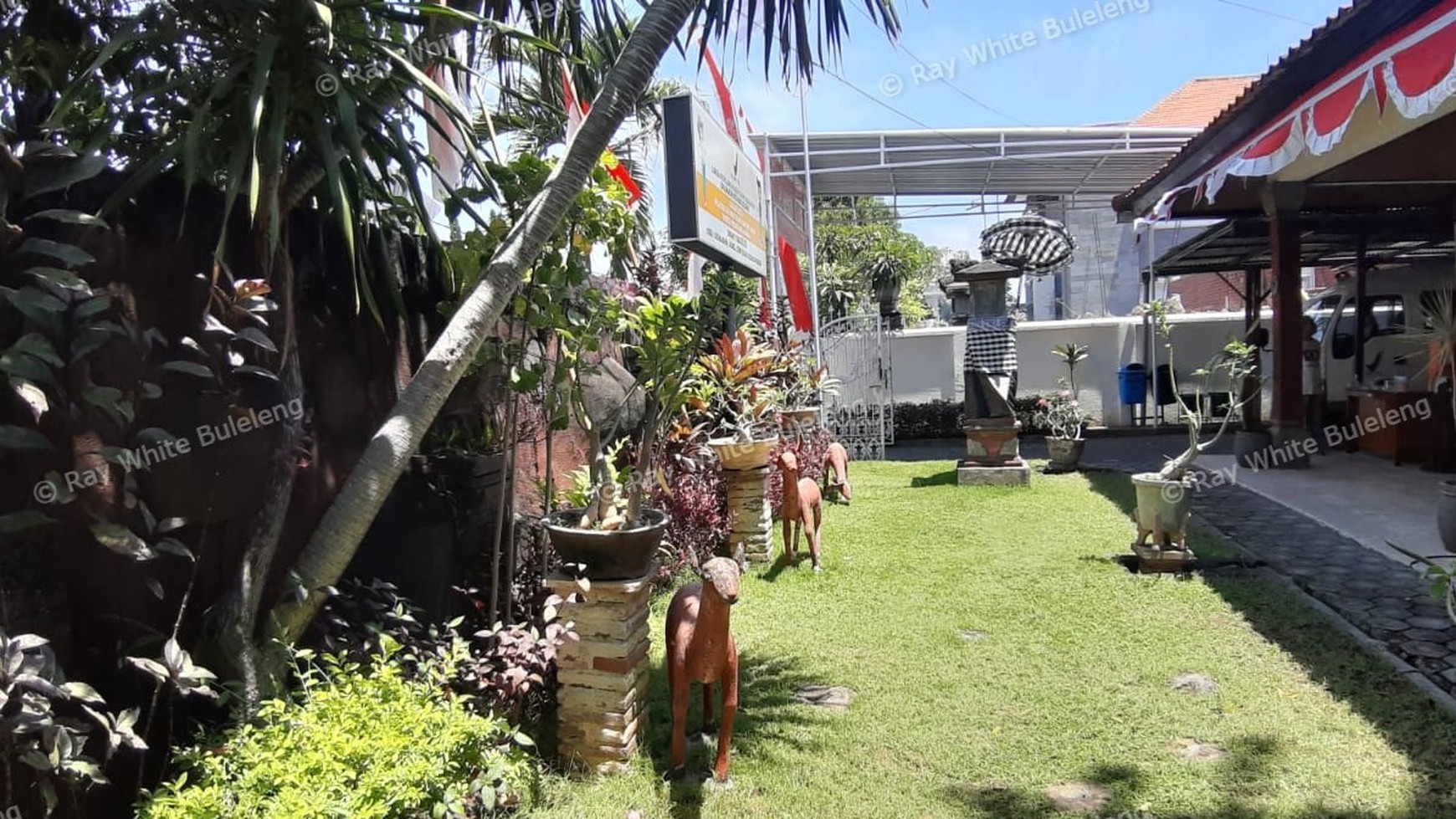HOUSE FOR SALE IN DOWNTOWN SINGARAJA