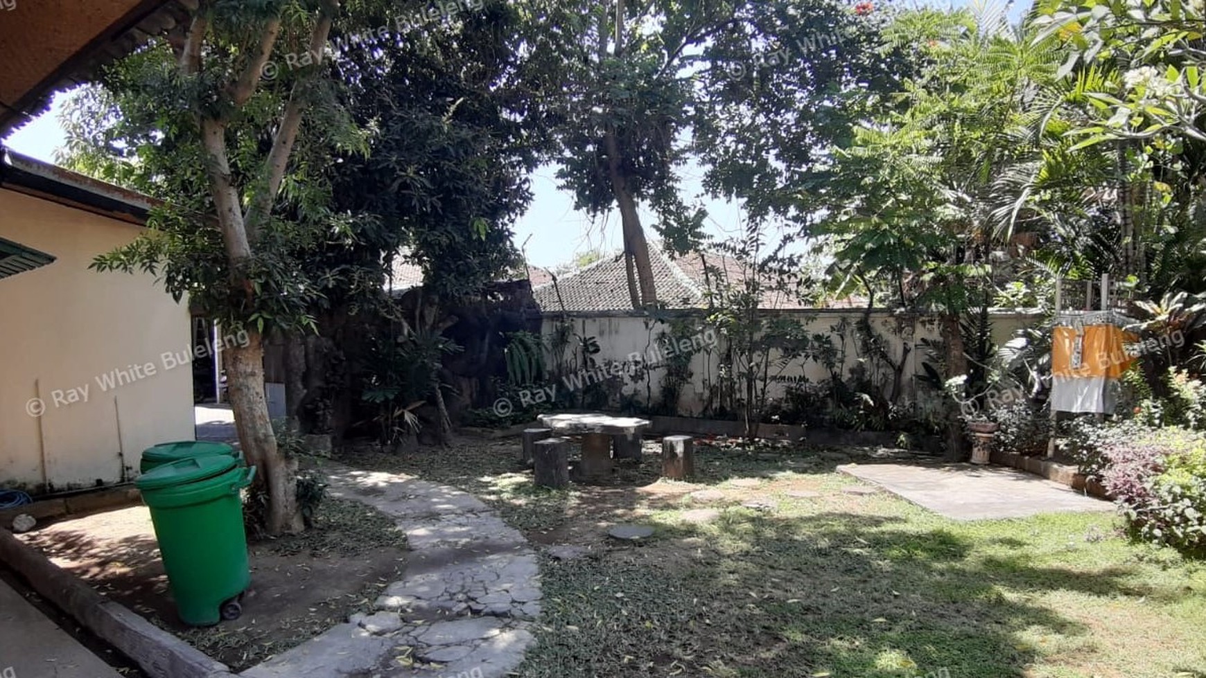 HOUSE FOR SALE IN DOWNTOWN SINGARAJA