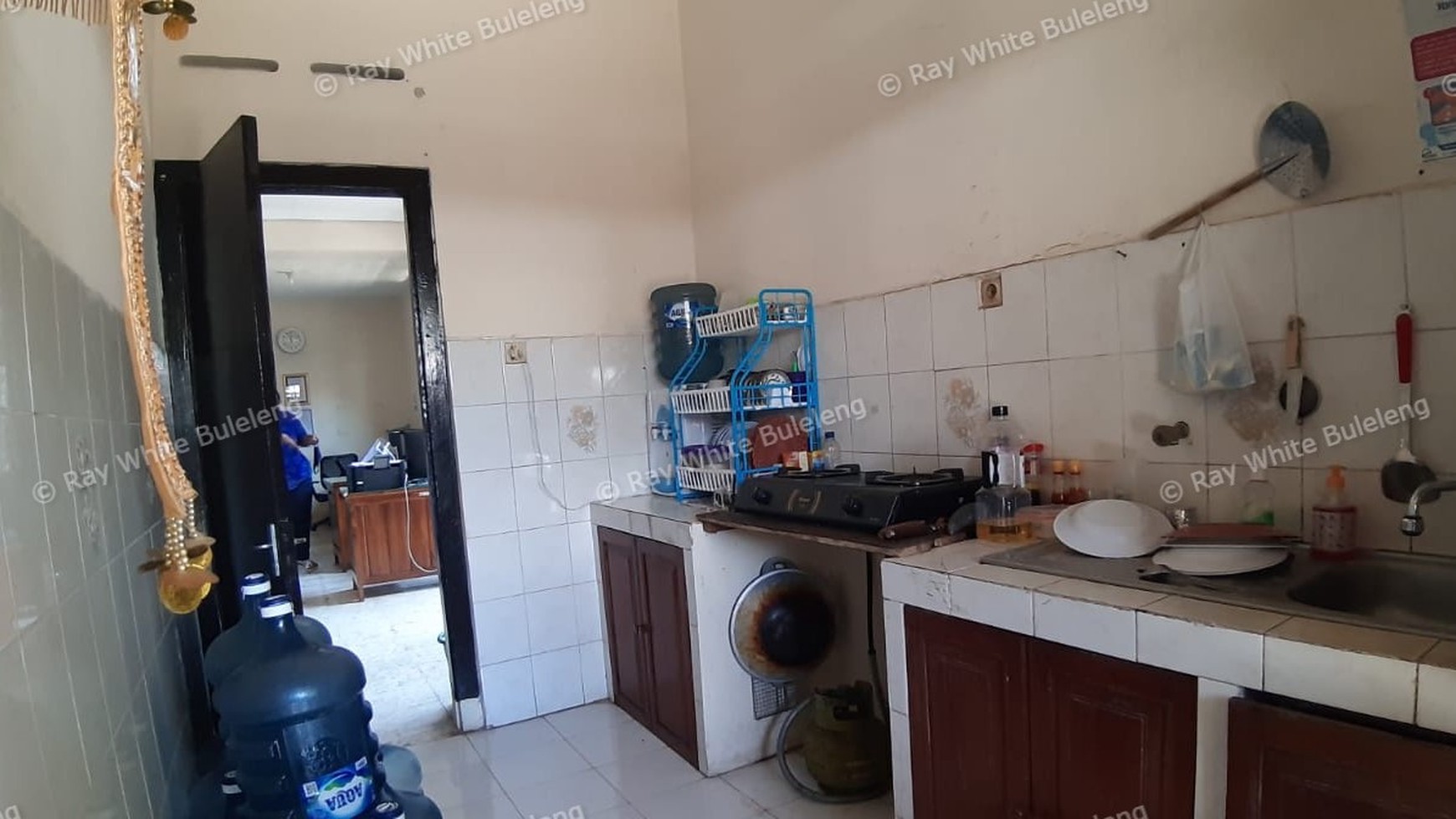 HOUSE FOR SALE IN DOWNTOWN SINGARAJA