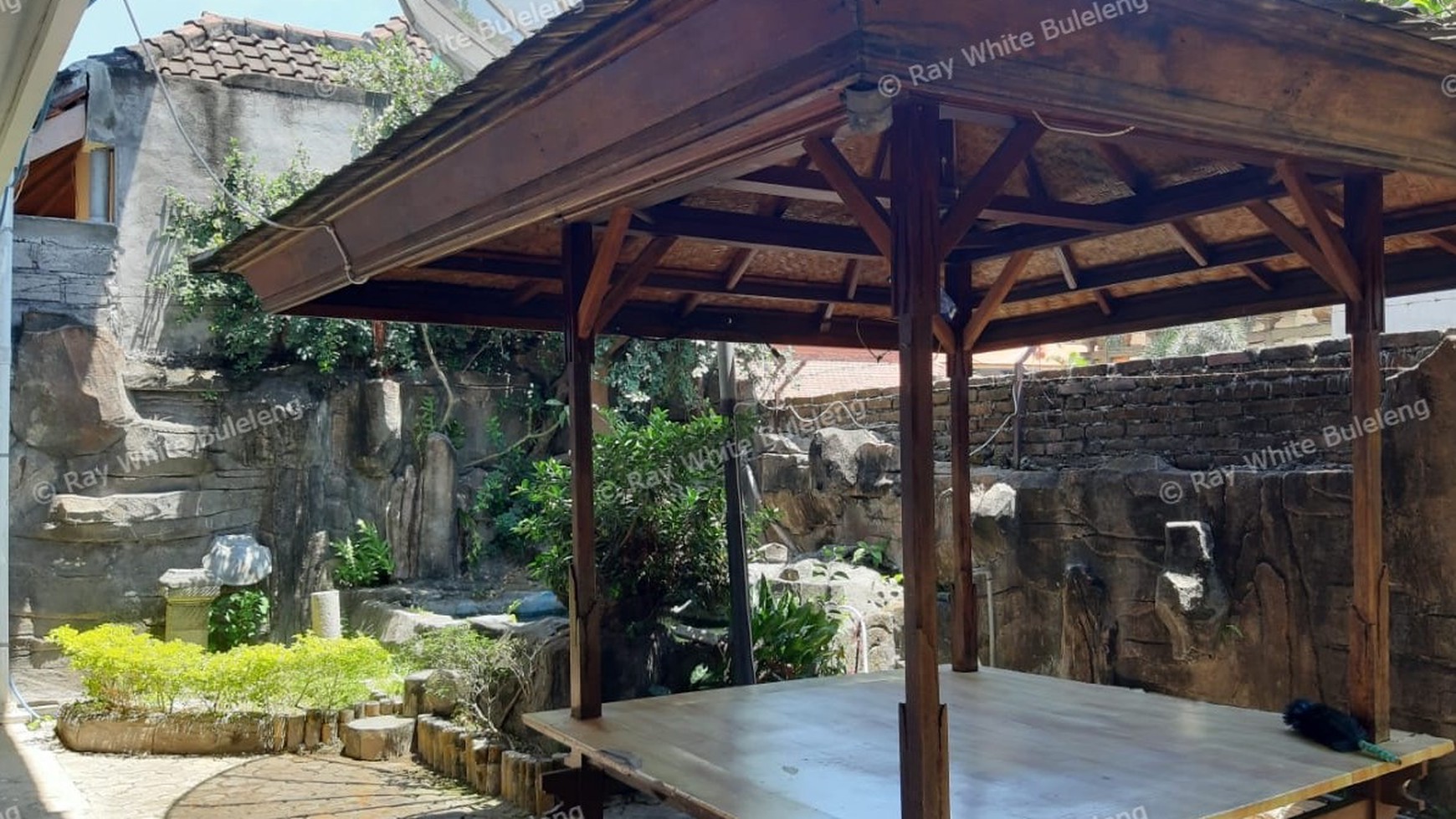 HOUSE FOR SALE IN DOWNTOWN SINGARAJA
