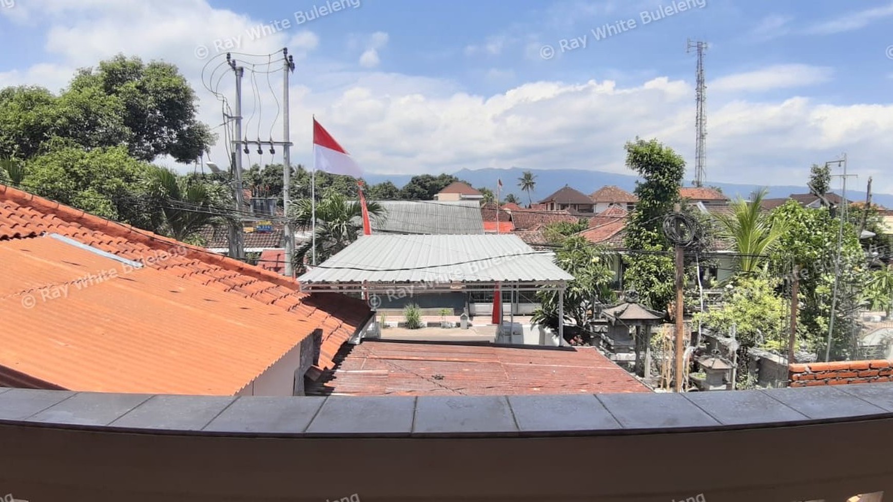 HOUSE FOR SALE IN DOWNTOWN SINGARAJA