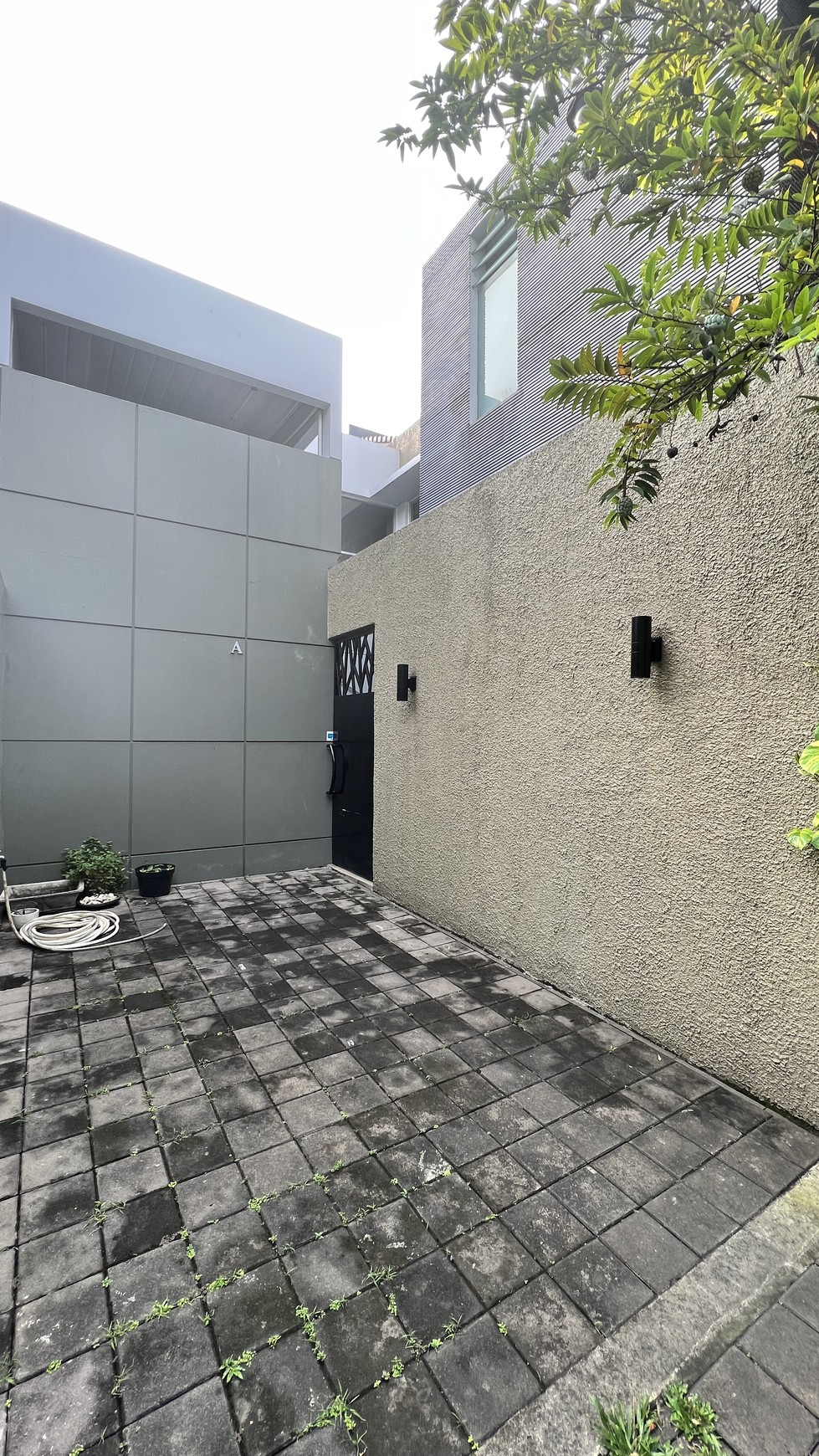 Town house at cipete walking distance to franch school